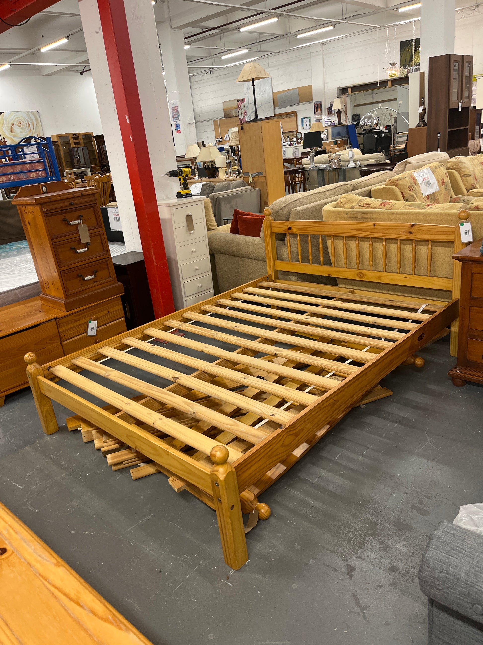4ft 6 solid pine framed bed 2225