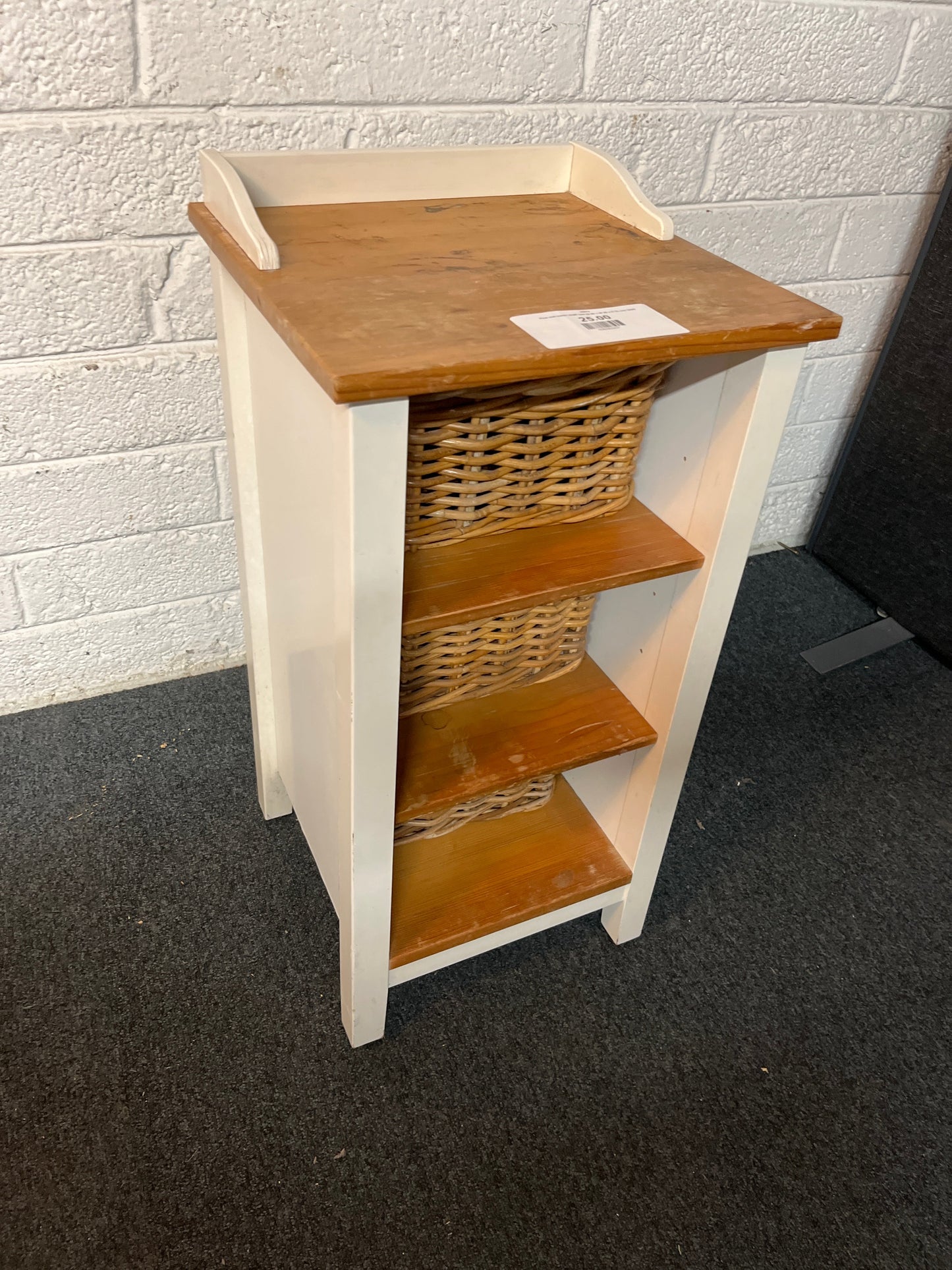 Pine and cream shelf unit (H 85 x W 38 x D 76 cm) 3225