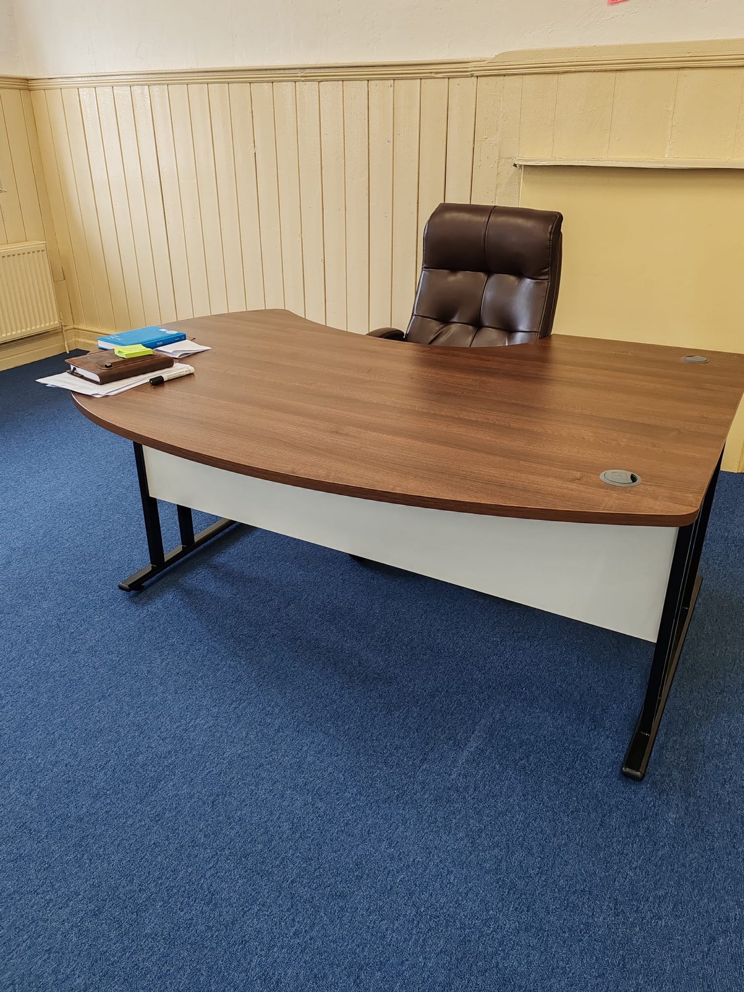 Executive bow fronted radial desk, left hand (1800mm x 1700mm)