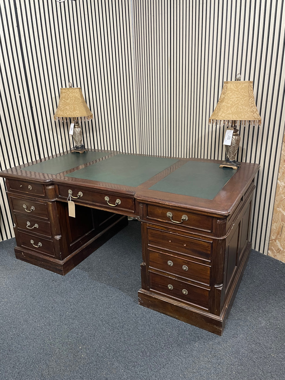 Solid Mahogany framed, green leather top partners desk with drawers (H 80 x W 180 x D 98 cm) 3126