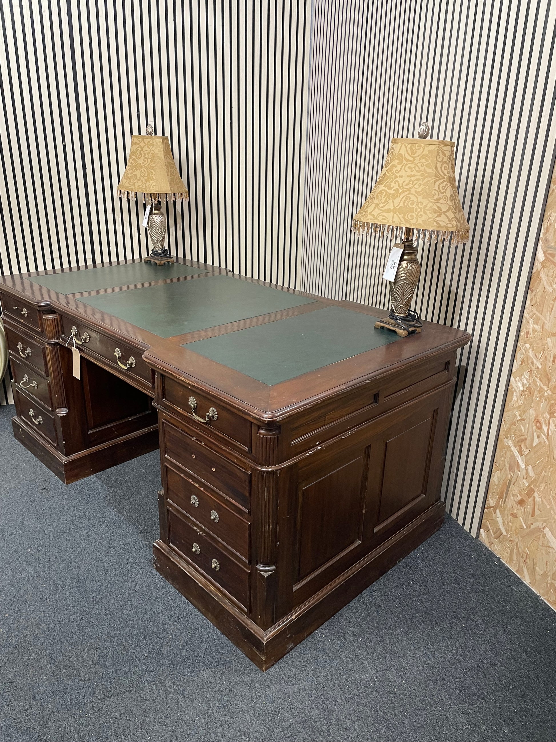 Solid Mahogany framed, green leather top partners desk with drawers (H 80 x W 180 x D 98 cm) 3126