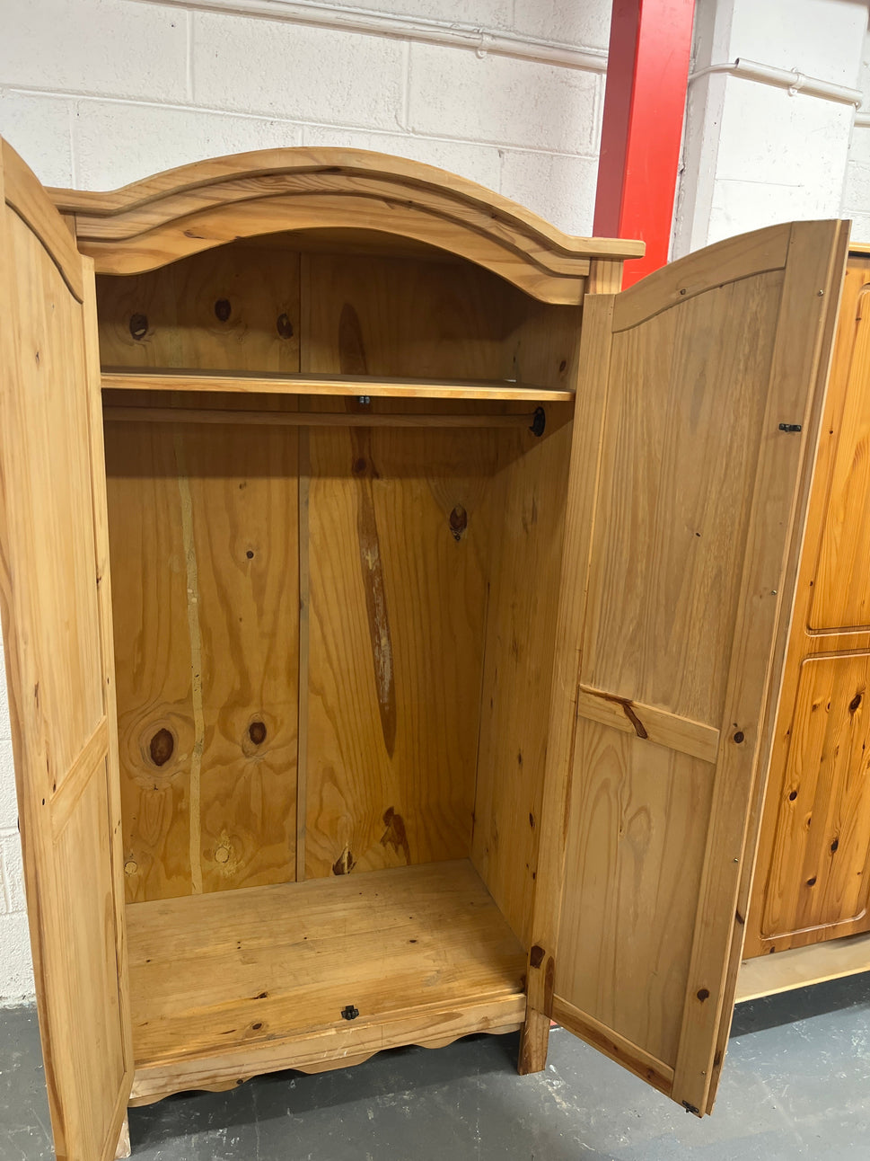 Mexican pine 2 door wardrobe (H 187 x W 103 x D 56 cm) 3225