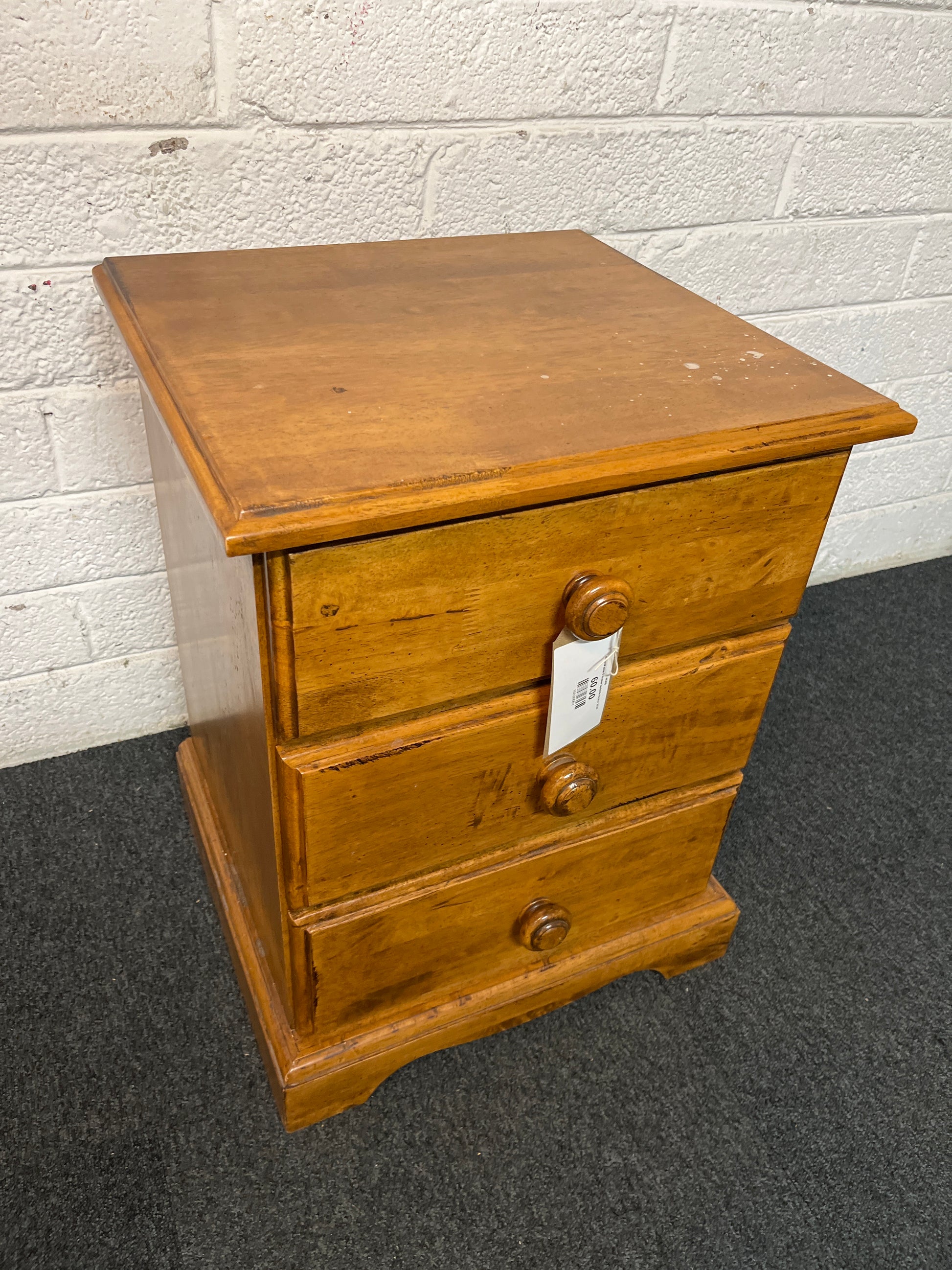 Natural pine 3 drawer bedside locker 3225