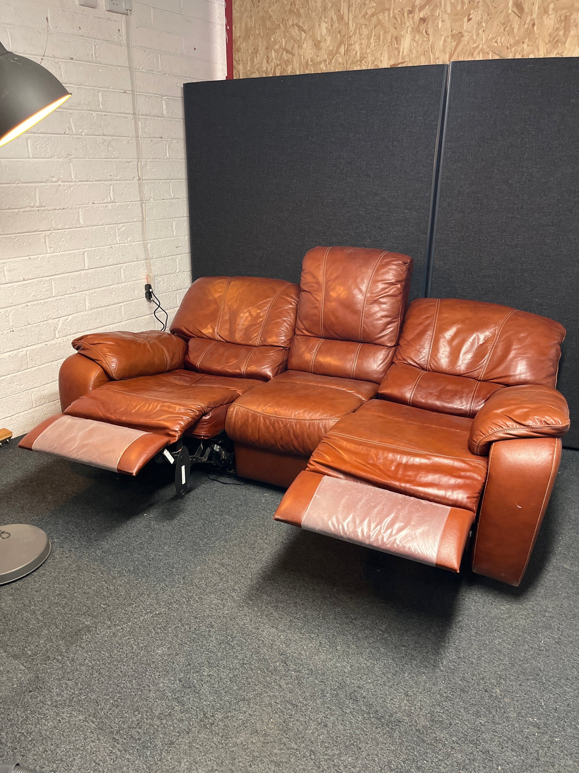 Large 3 seater tan leather ELECTRIC recliner sofa 2060Wx900Dx850H 2225