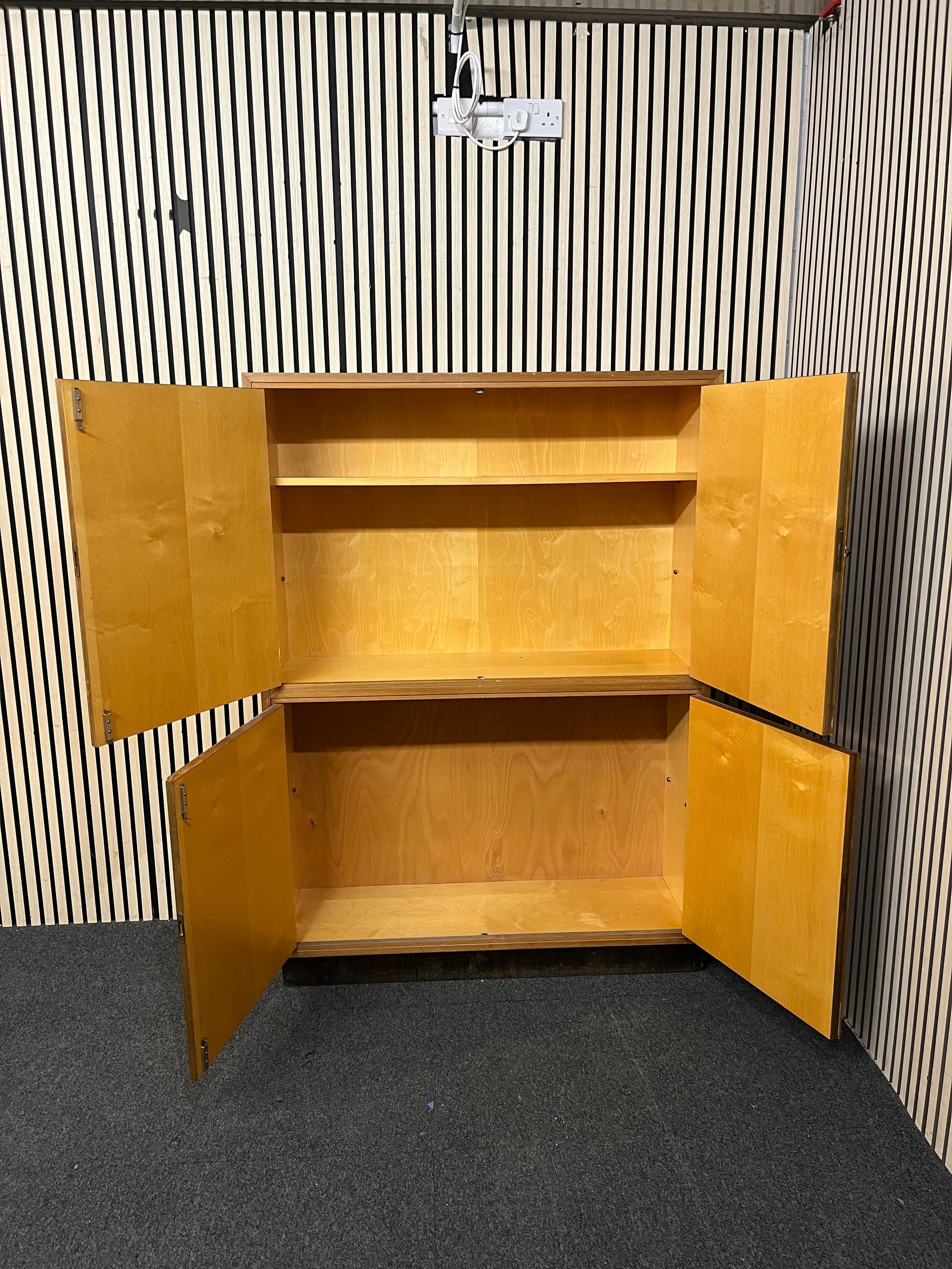 Solid oak large 4 door storage unit (H 155 x W 110 x D 34 cm) 3126