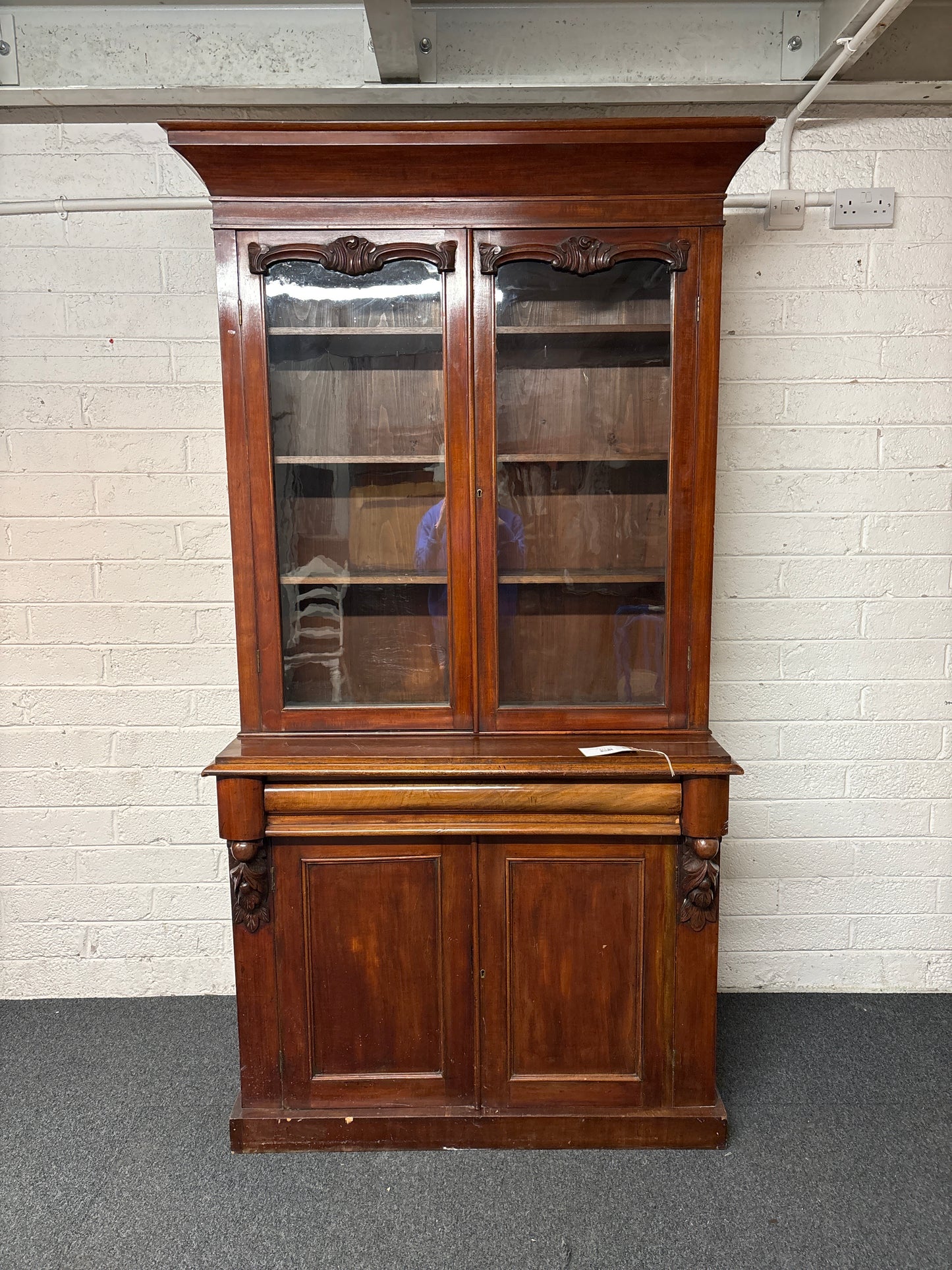 Large mahogany 2 door 2 glass door display cabinet (H 225 x W 125 x D 50 cm) 1325