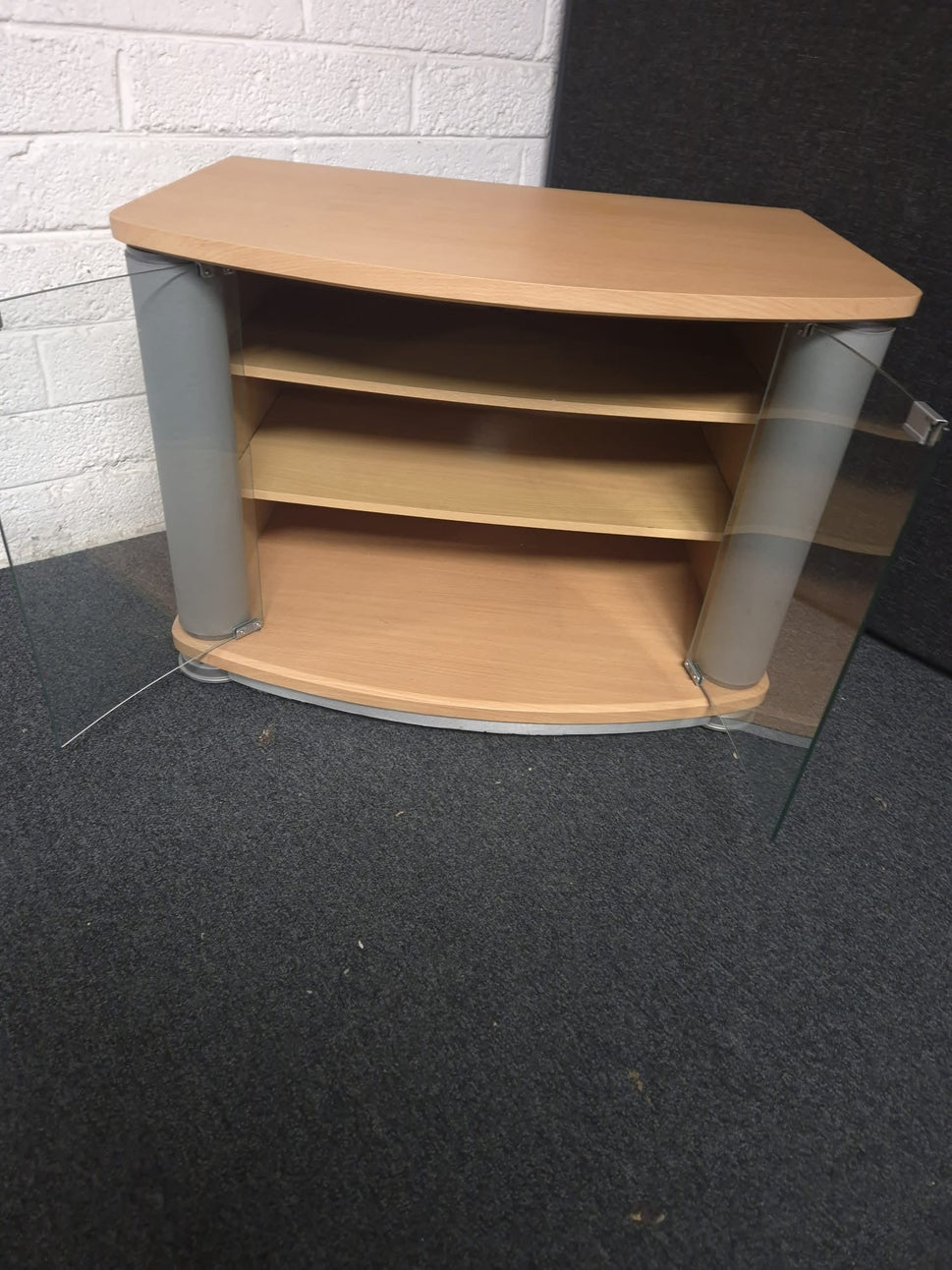 Beech laminate 2 glass door low TV unit%A0(H 580 x W 800 x D 560 mm) 1225