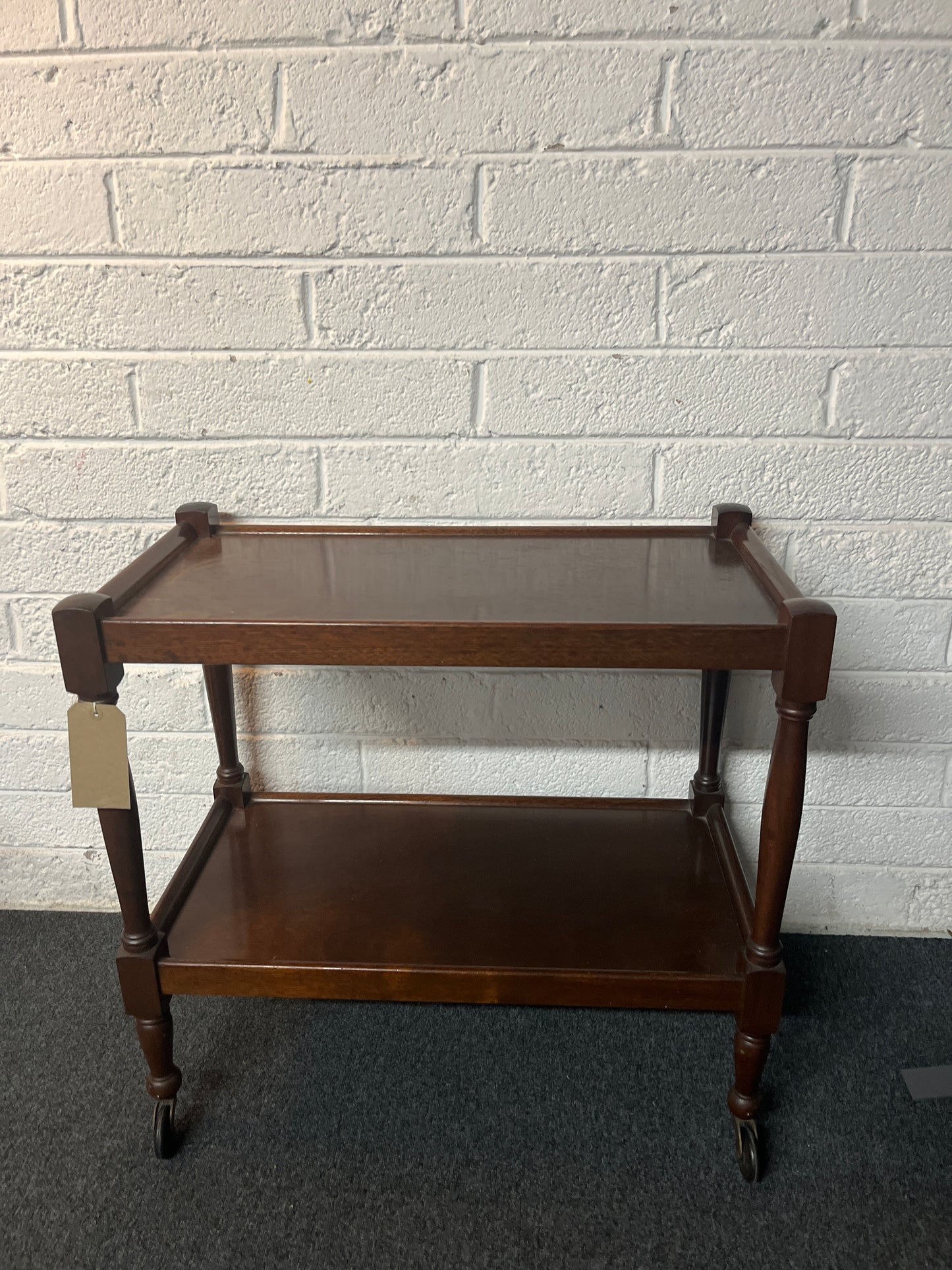 Mahogany tiered drinks trolley on castors (h 75 x W 78 x D 43 cm) 2225