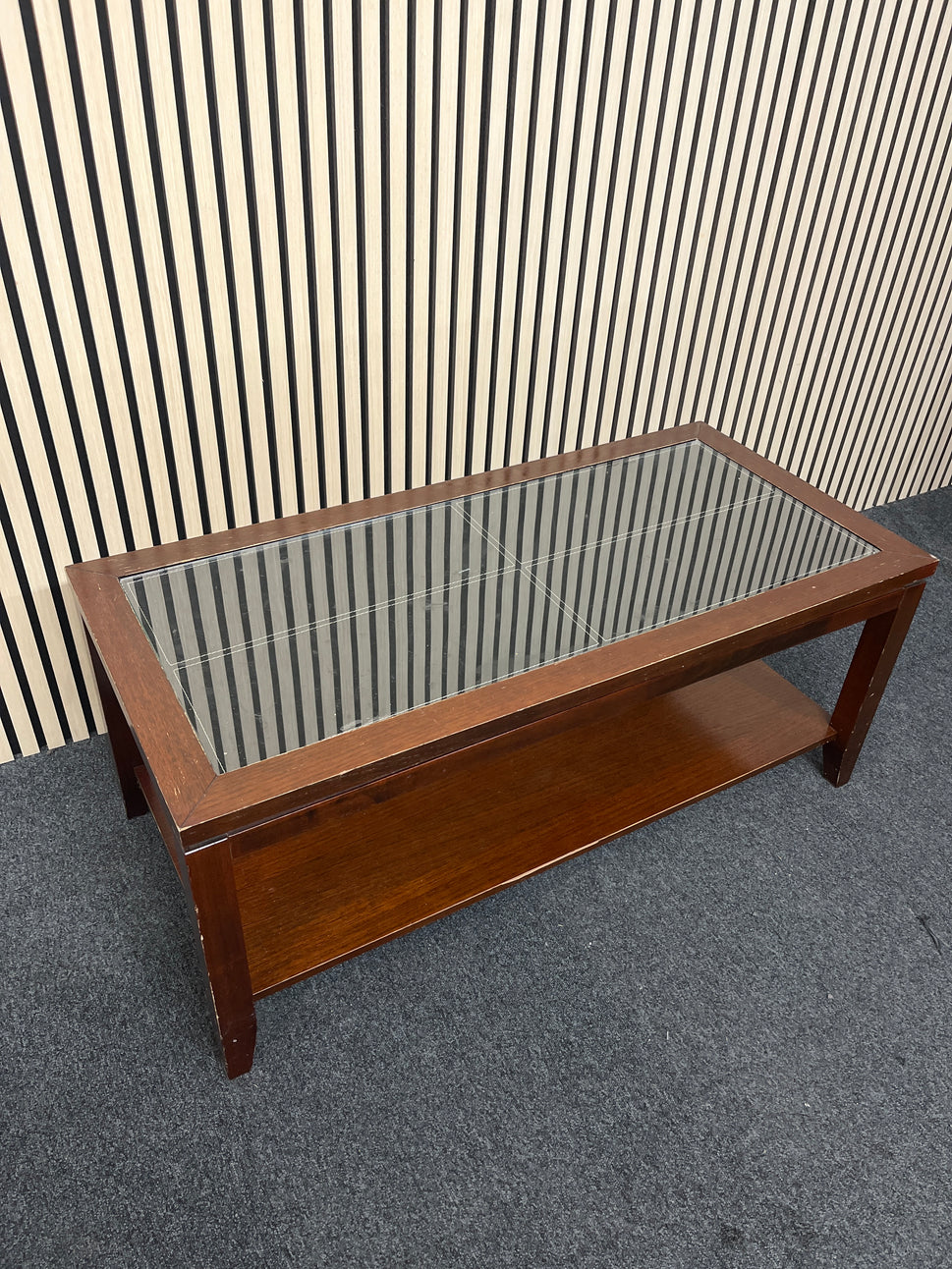 Mahogany coffee table with glass inserts  (H 46 x W 110 x D 52 cm) 3325