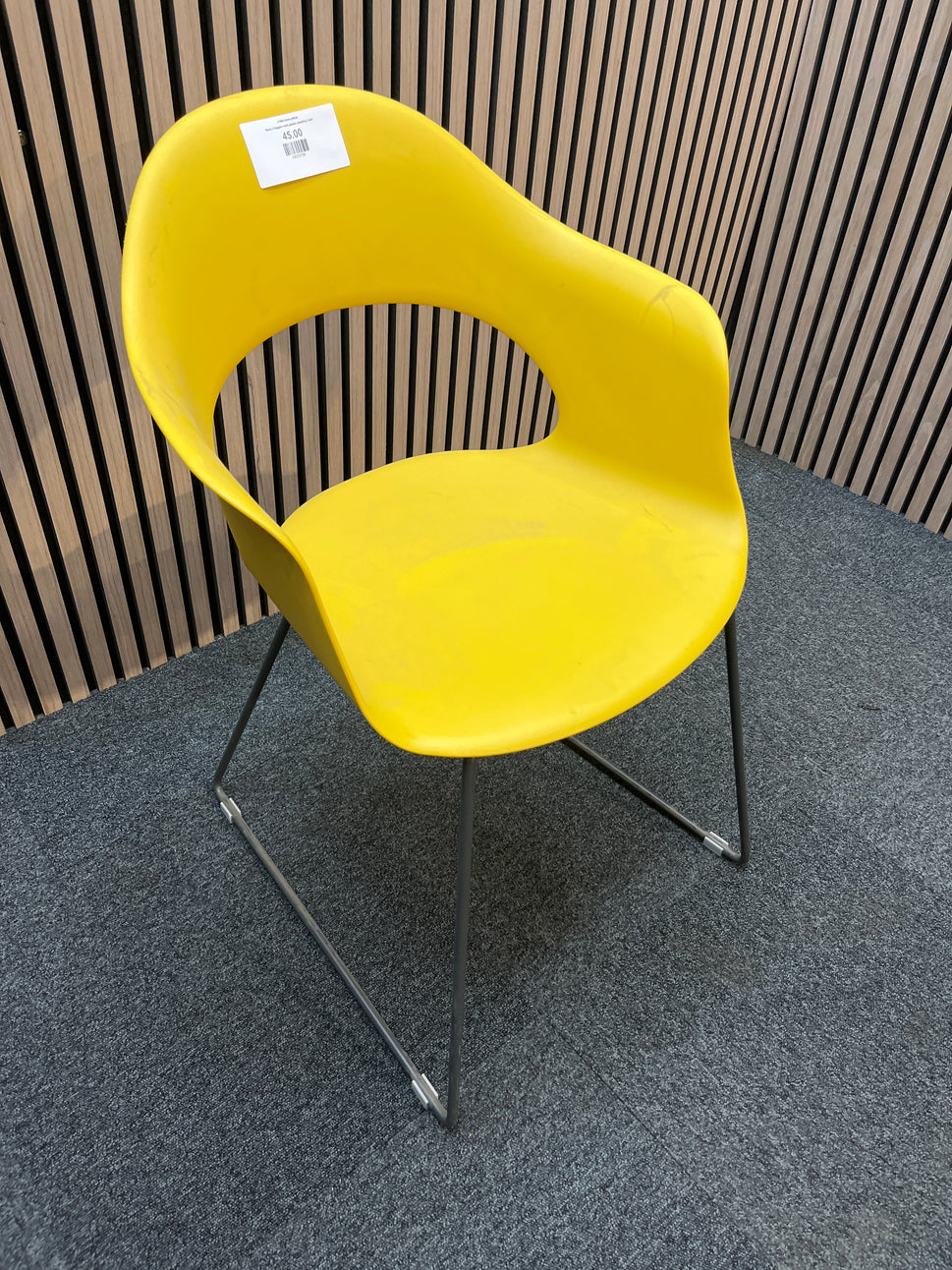 Remo 4 legged solid plastic meeting chair