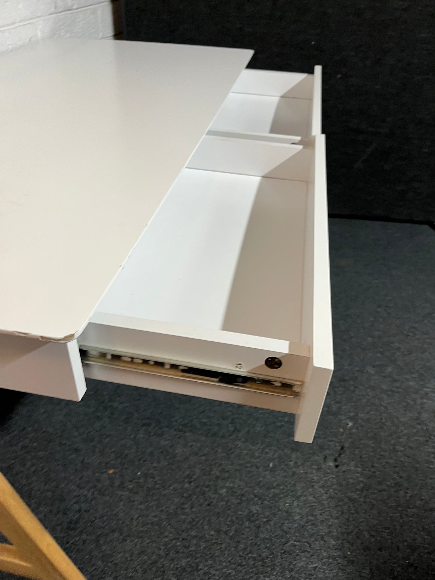 White laminate 2 drawer desk with oak veneer frame 2225