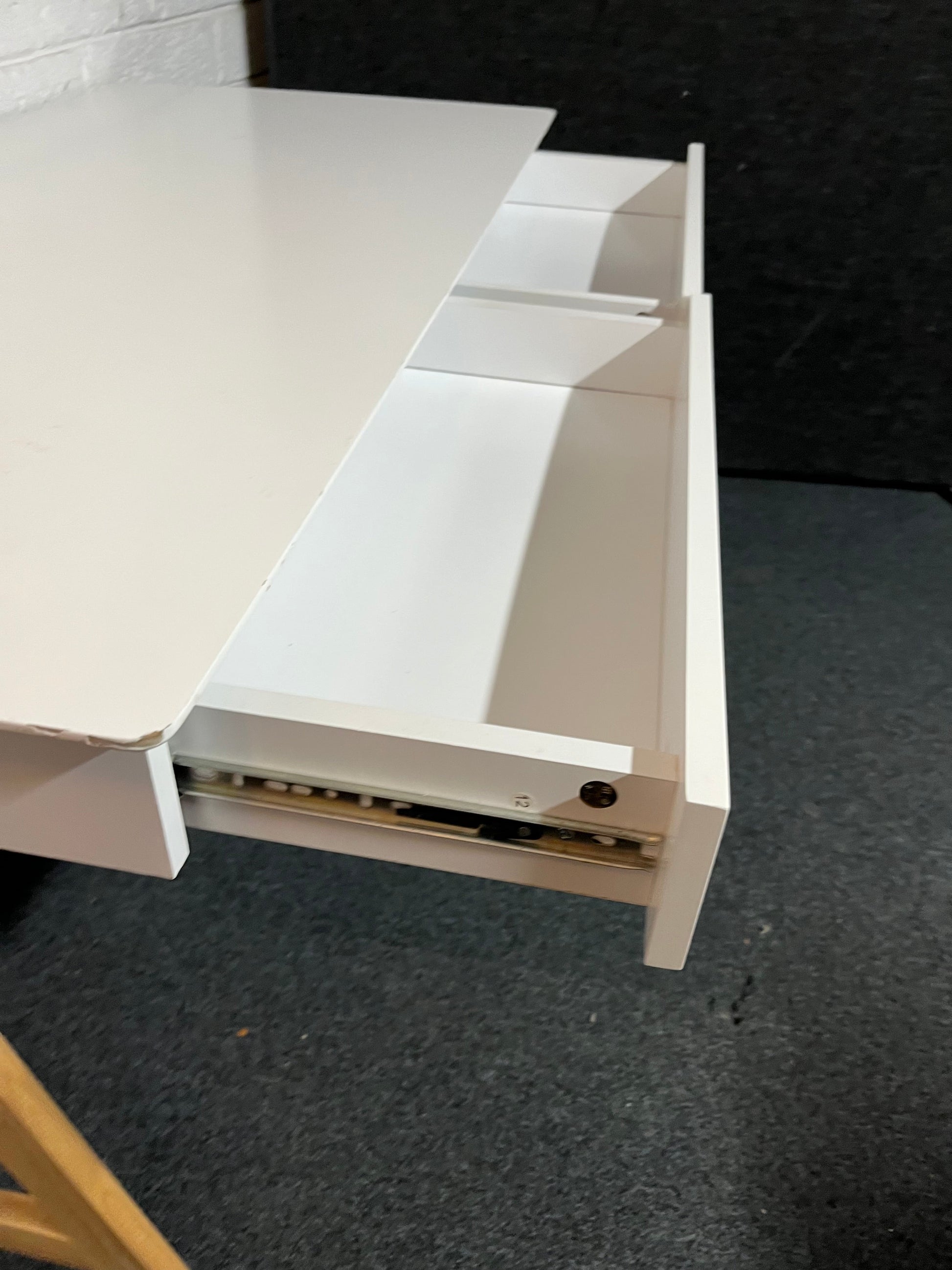 White laminate 2 drawer desk with oak veneer frame 2225