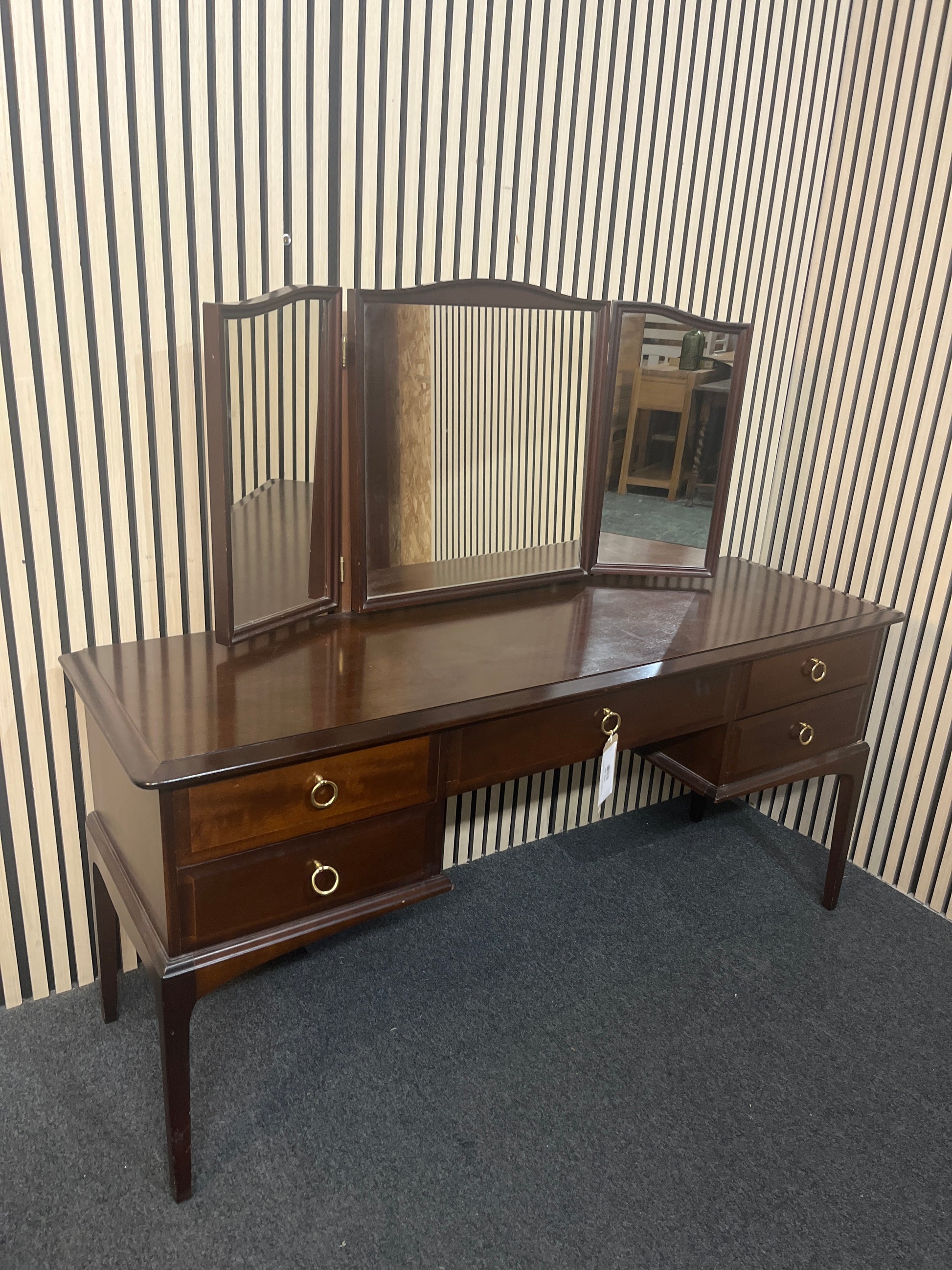 Mahogany 5 drawer long dressing table with matching mirror (H 70 x W 153 x D 47 cm) 2226