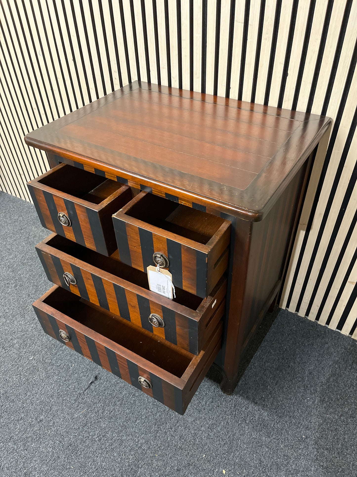 3+2 Mahogany stripped chest of drawers (H 80 x W 80 x D 48 cm) 43991