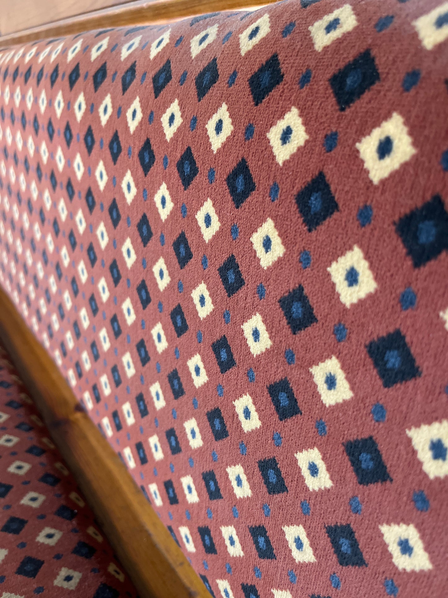 5ft long solid pine framed high back bench seat with mixed fabric seat cushion and back. 91Hx150Lx54D 1425