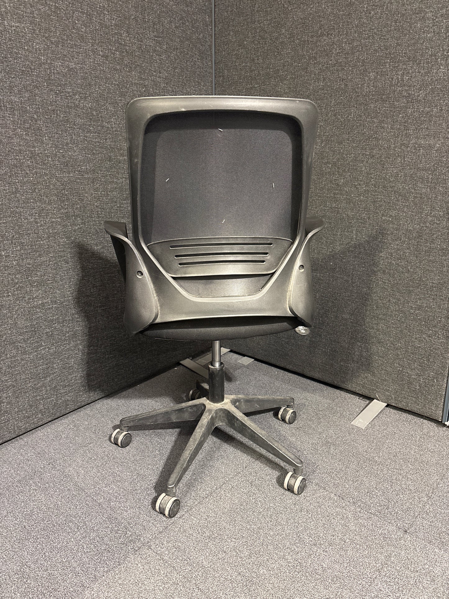 Black mesh back fabric seat second hand swivel chair