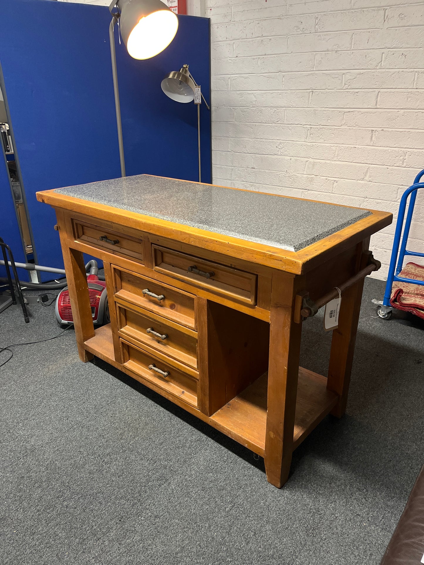 Solid pine,  green granite top kitchen island unit with drawers and shelves (H 91 x W 135 x D 62 cm) 2225