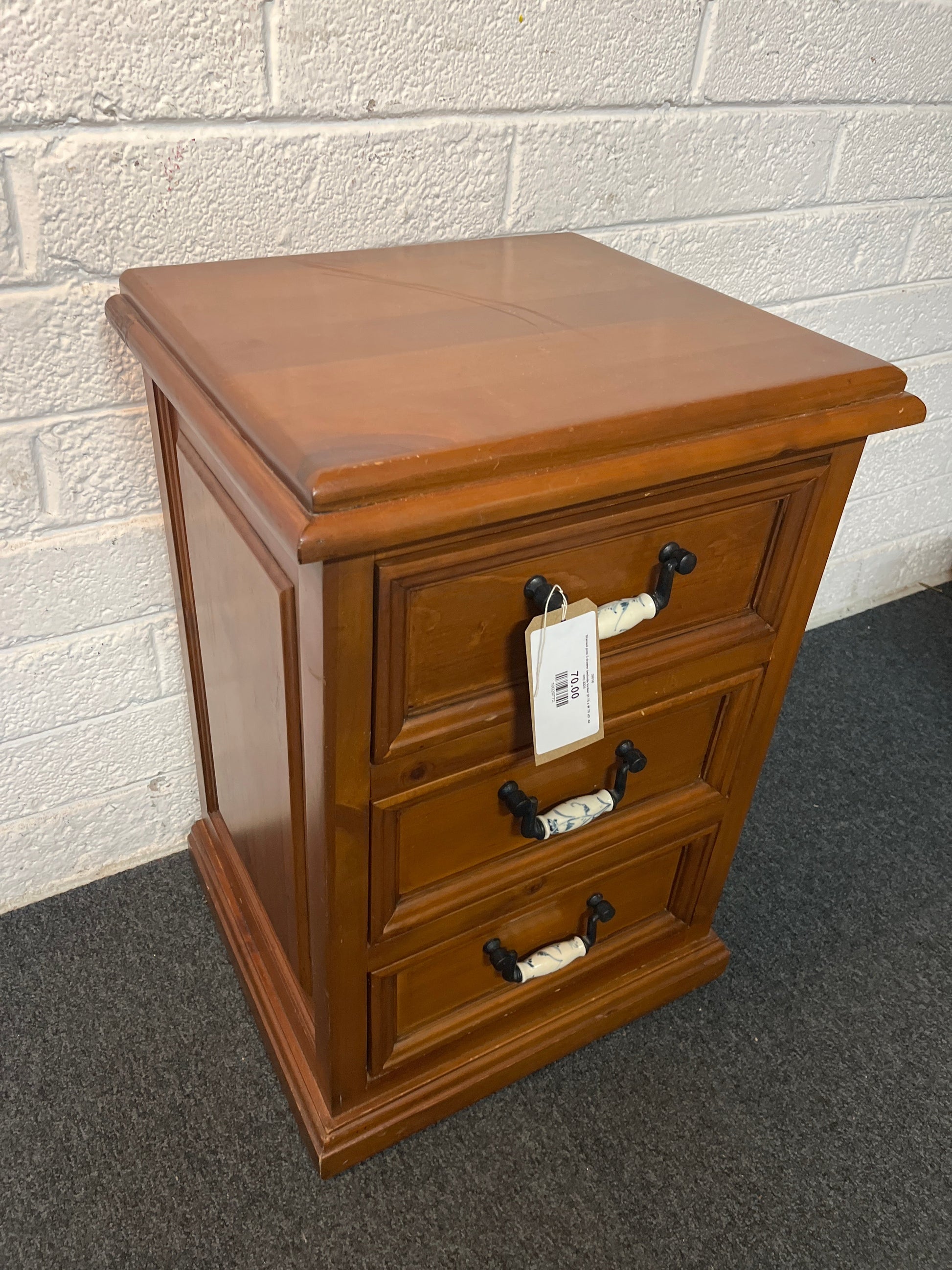 Stained pine 3 drawer bedside locker (H 75 x W 78 xD  44 cm) 2225