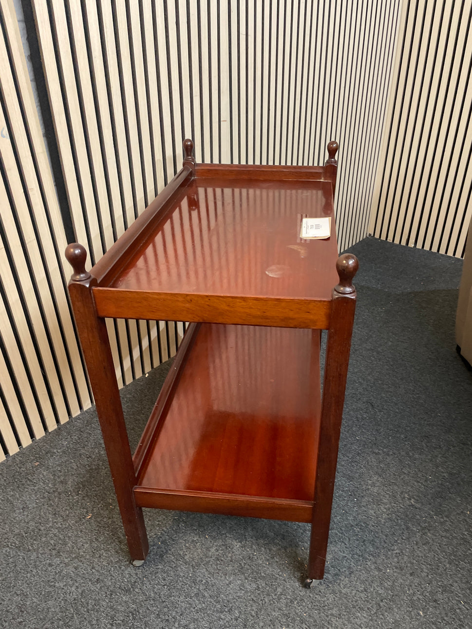 Mahogany tiered drinks trolley on castors (H 75 x W 75 x D 40 cm) 2425