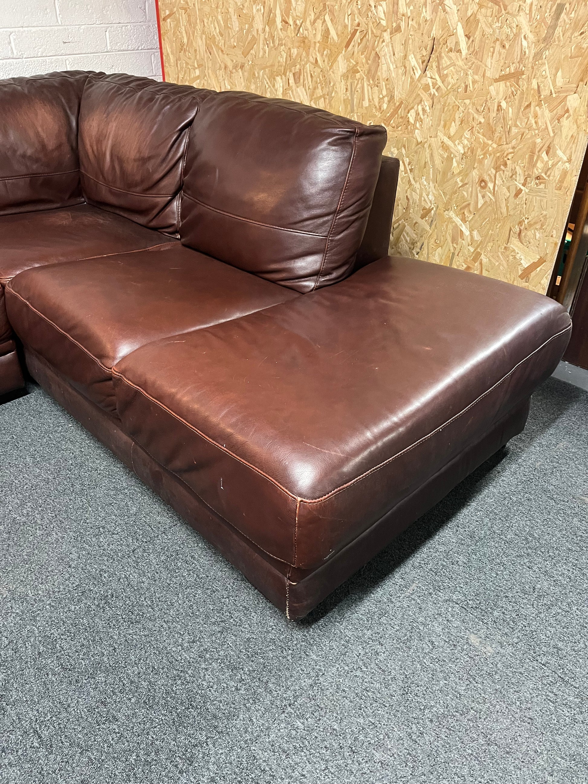 Large corner brown leather suite 1325