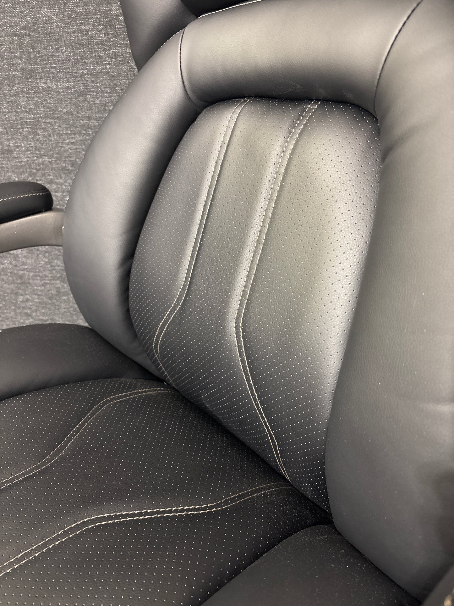 Atlas executive chair in black leather faced