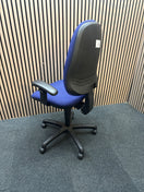 Switch Blue upholstered task chair with armrests second hand  J3917 3 image