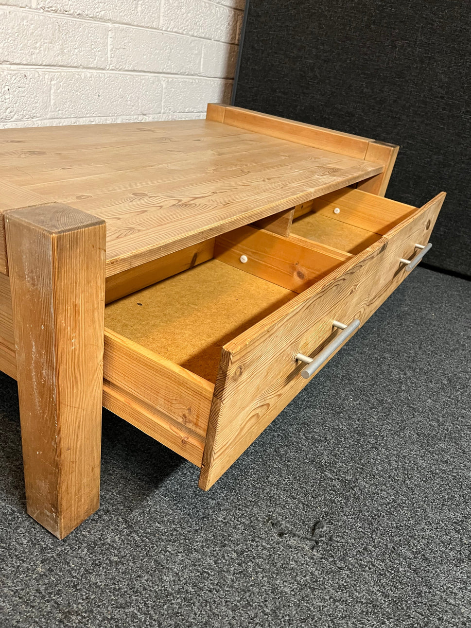 Solid pine low rectangular coffee table with drawers (H 43 x W 118 x D 60 cm) 2225