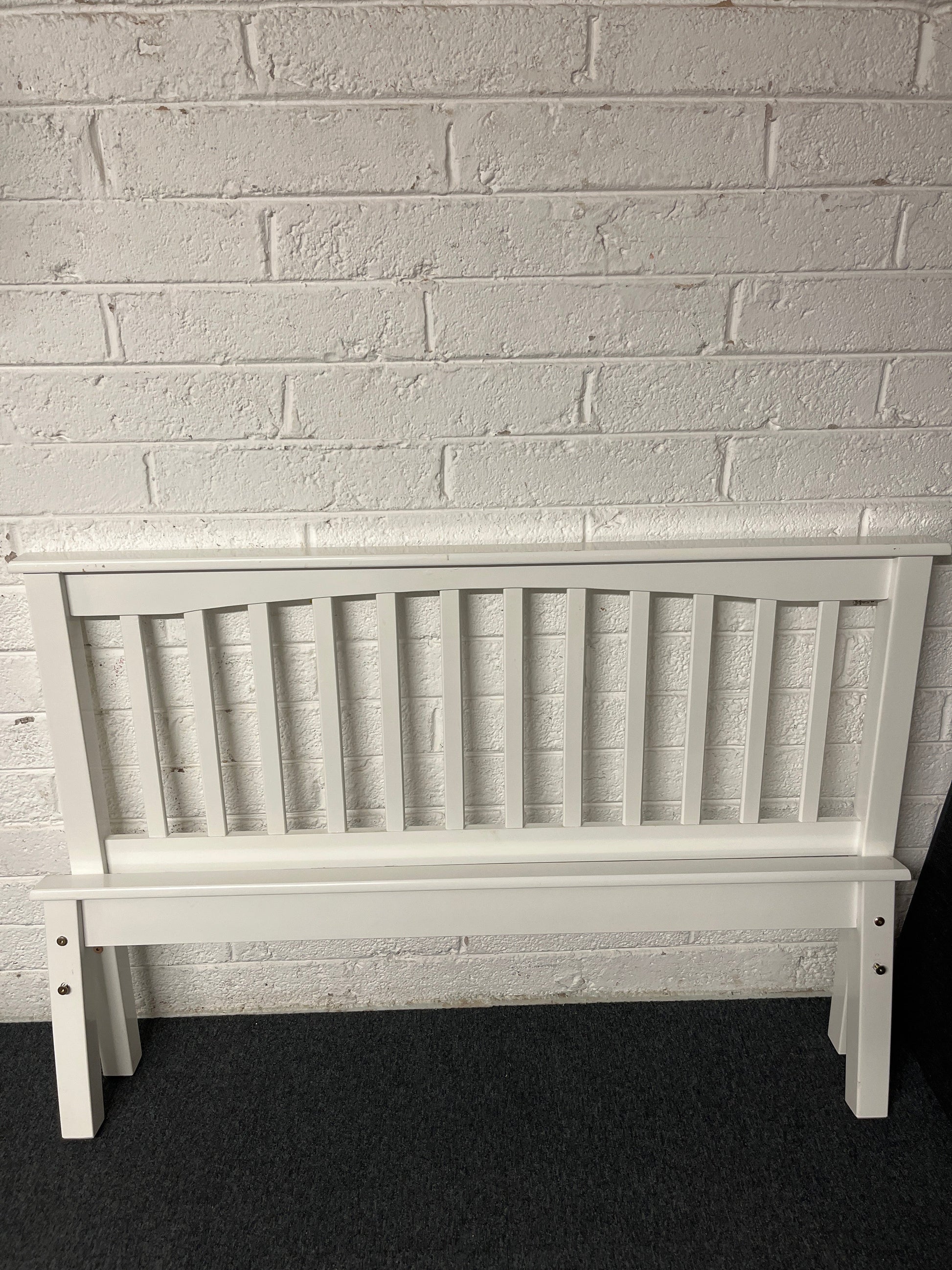 4ft 6 white laminate, metal base bed frame, high end  1225