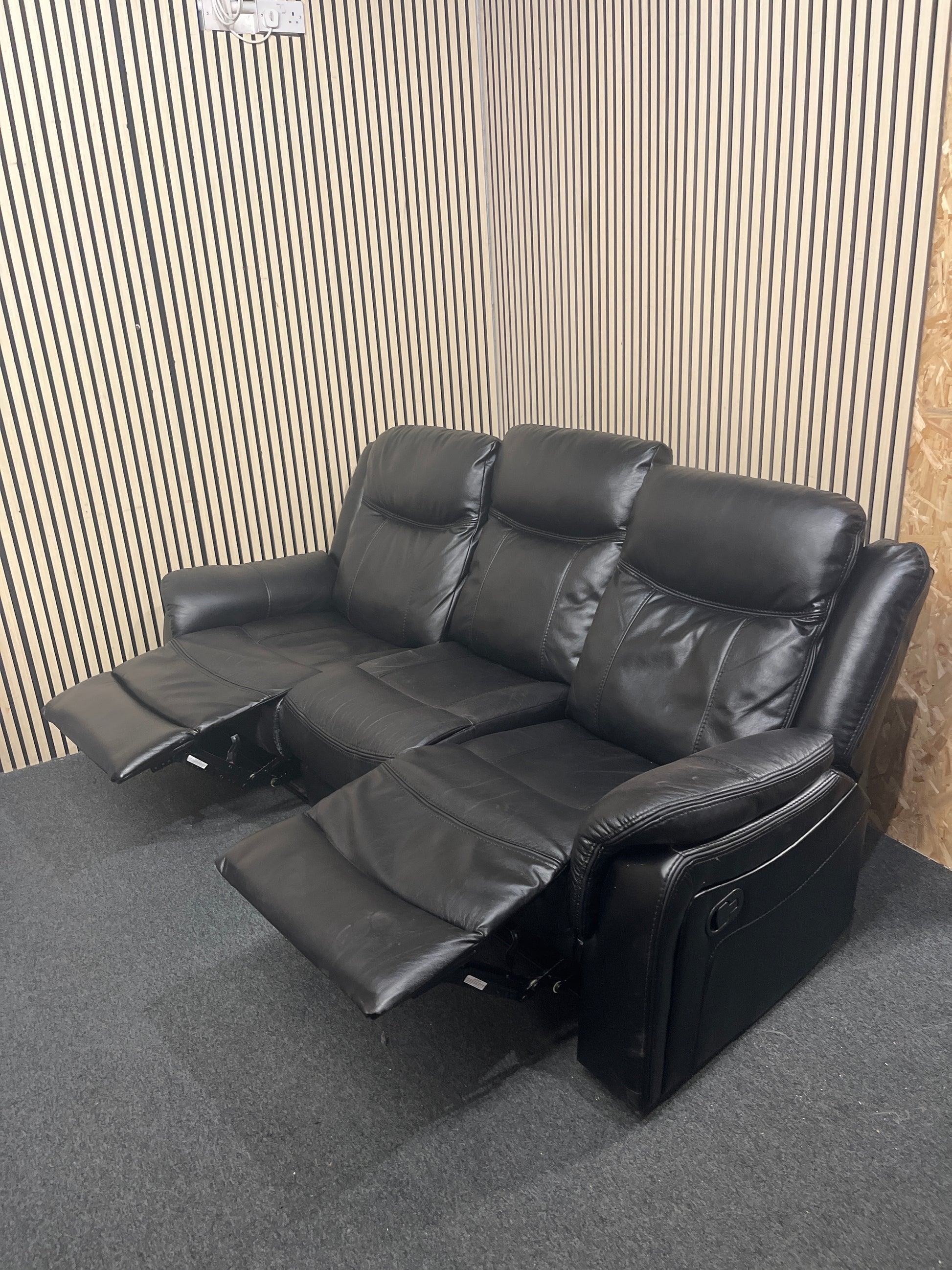 3 seater black leatherette sofa 43854
