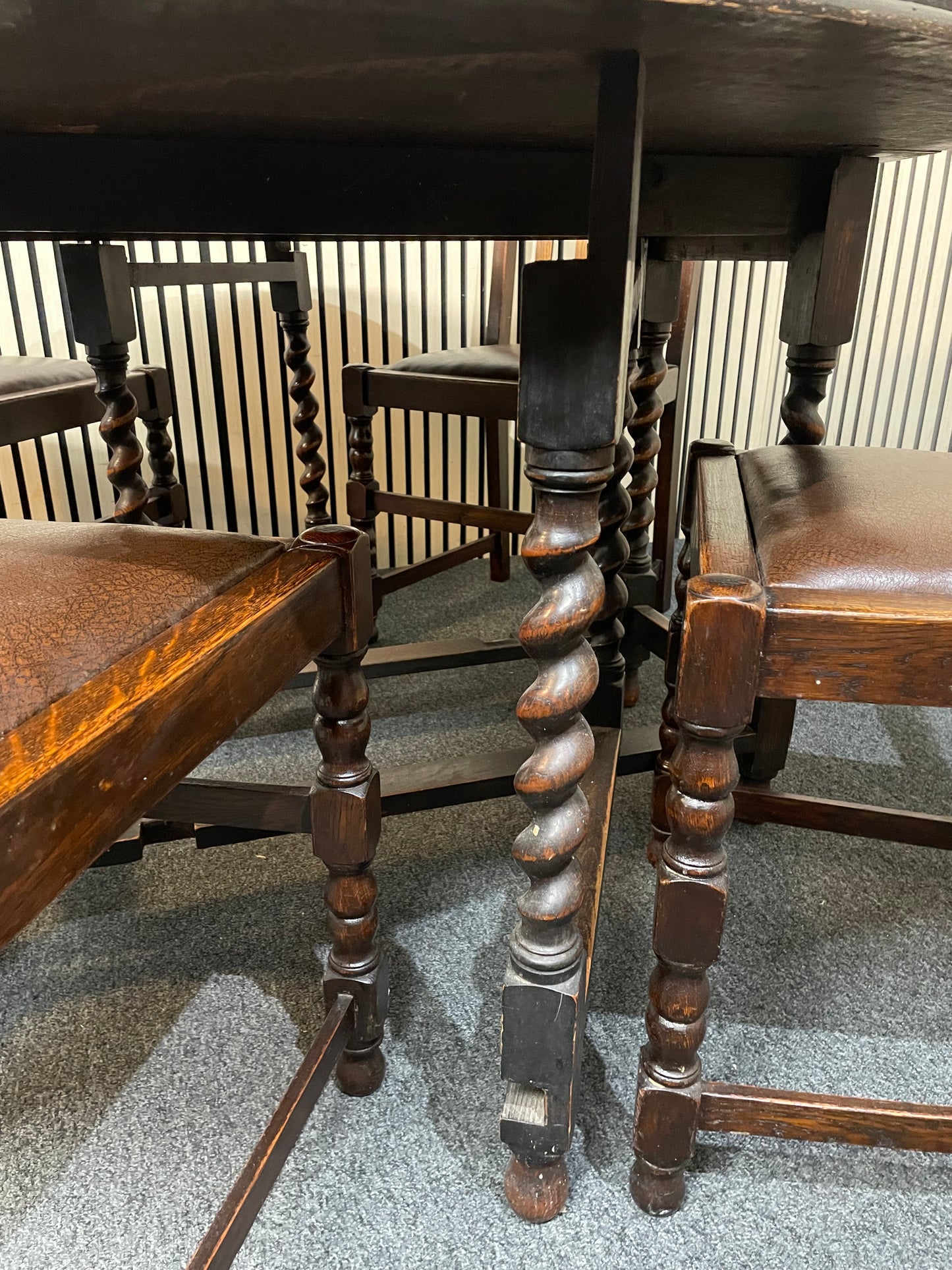 Drop leaf dark oak stained oval dining table, barley twist legs (W 109 x L 135 cm) with 4 no. matching chairs  3126