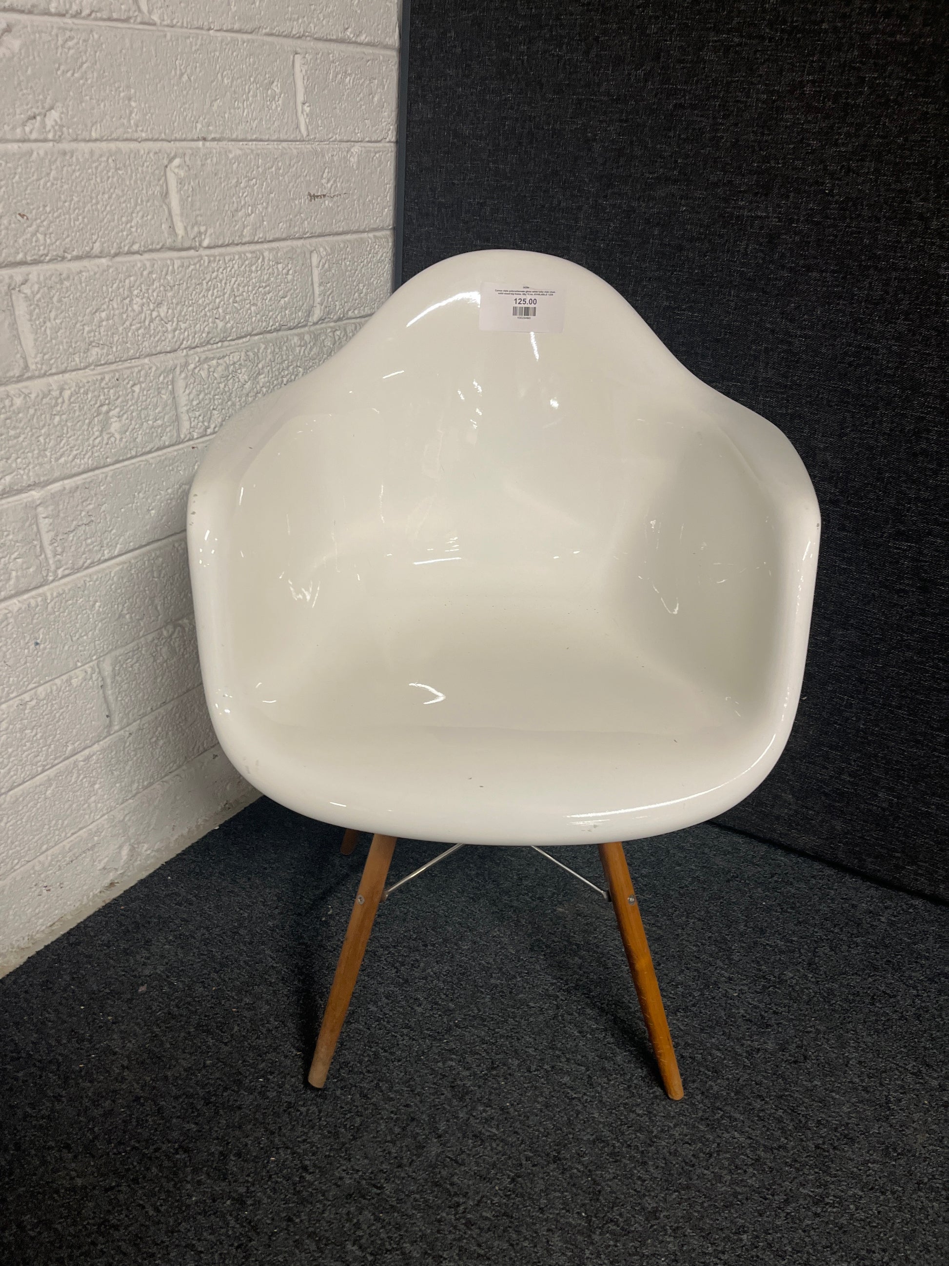 Eames style polycarbonate gloss white tulip club chair, solid wood leg frame. Qty 10 no. AVAILABLE 1225