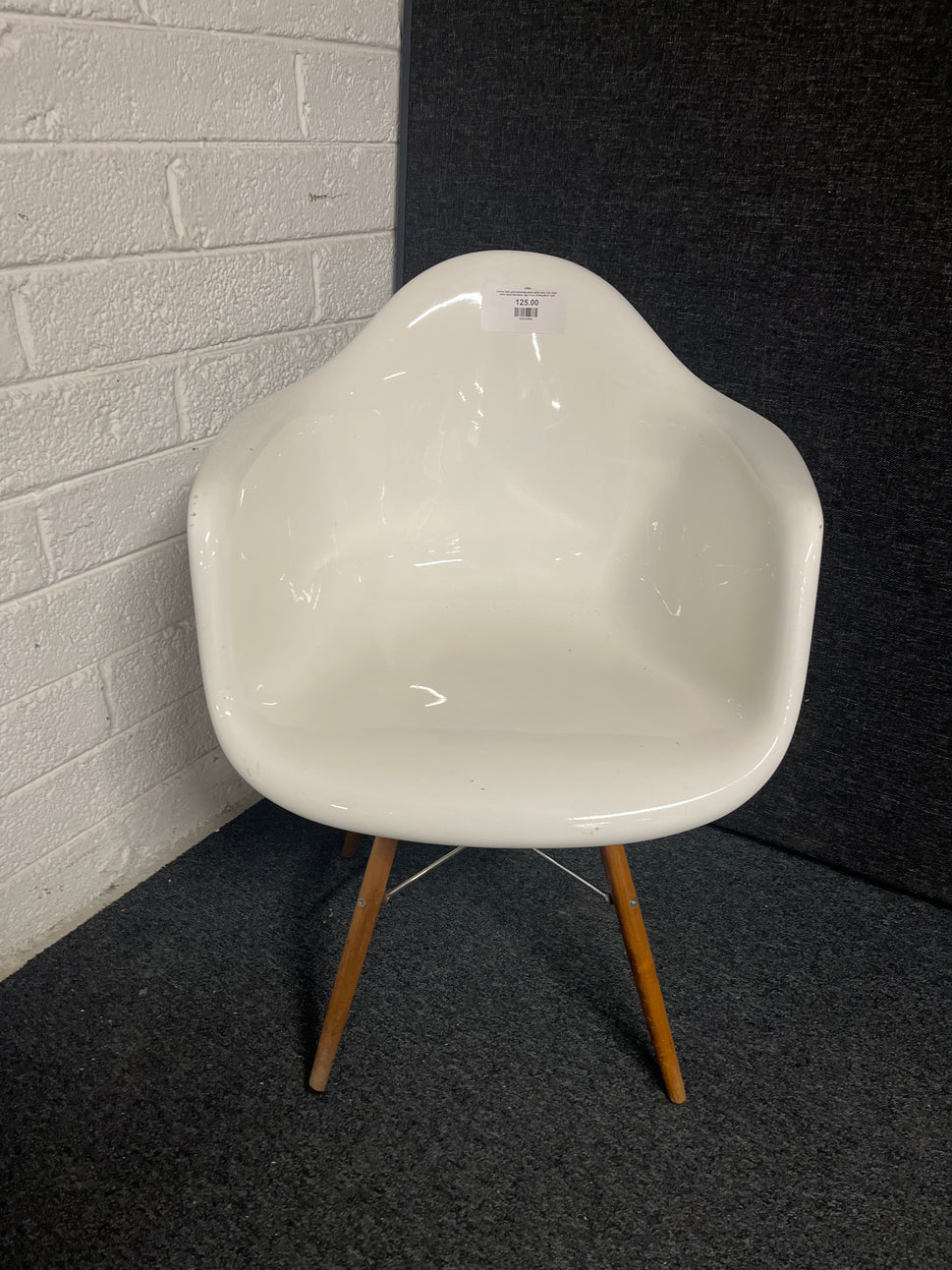 Eames style polycarbonate gloss white tulip club chair, solid wood leg frame. Qty 10 no. AVAILABLE 1225