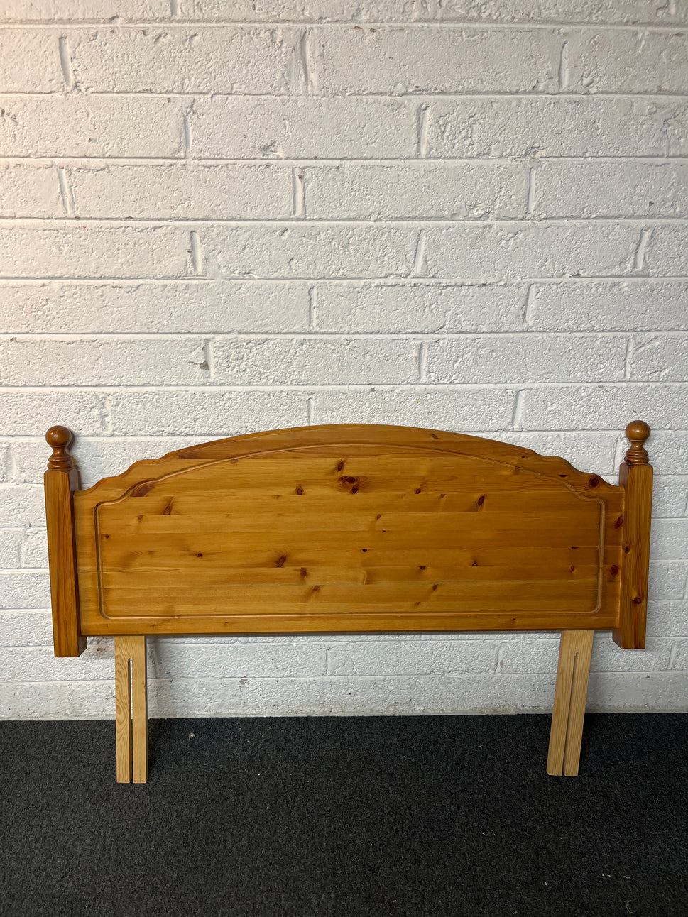 4ft 6 pine framed ornate headboard  2225