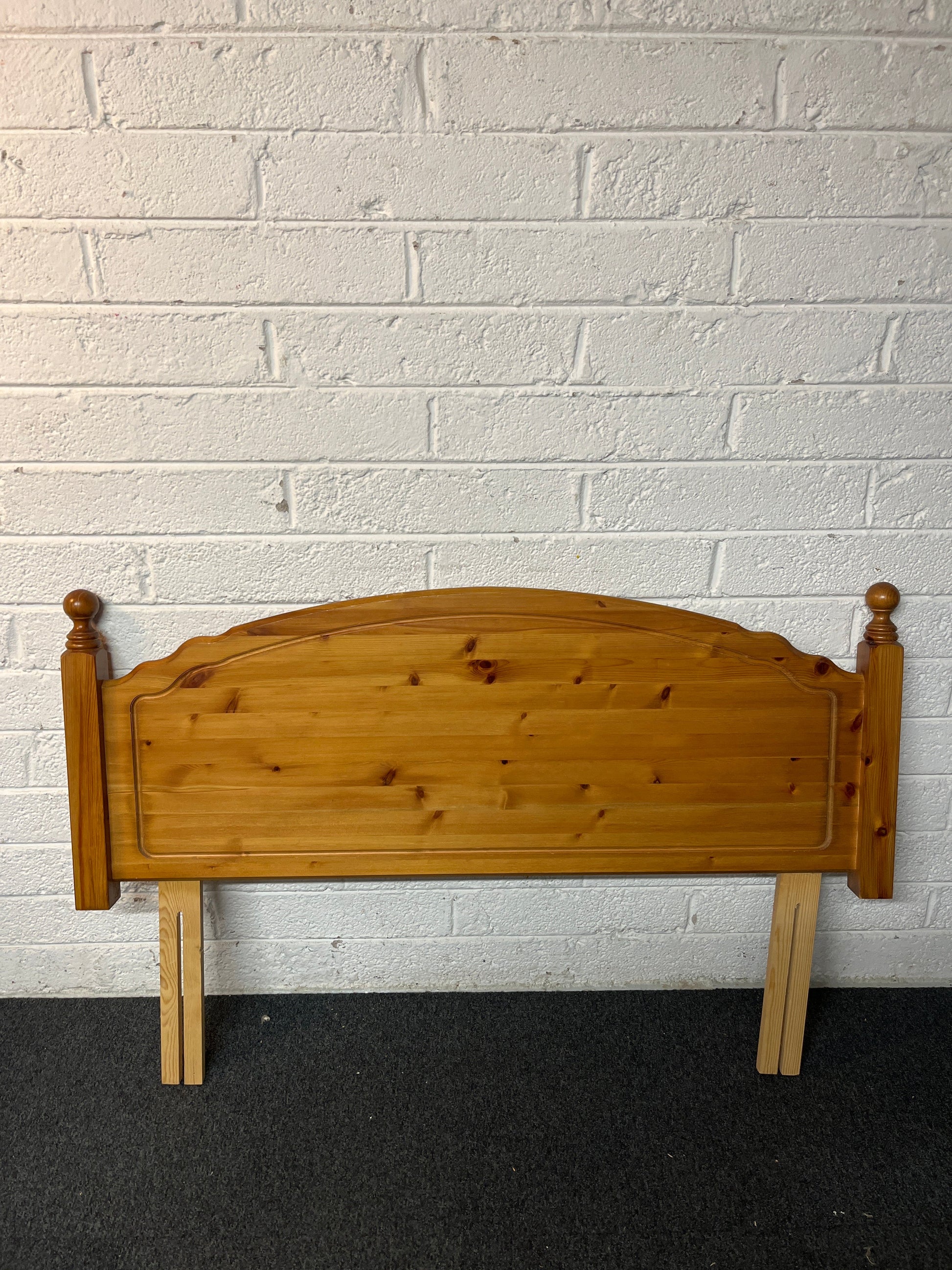 4ft 6 pine framed ornate headboard  2225