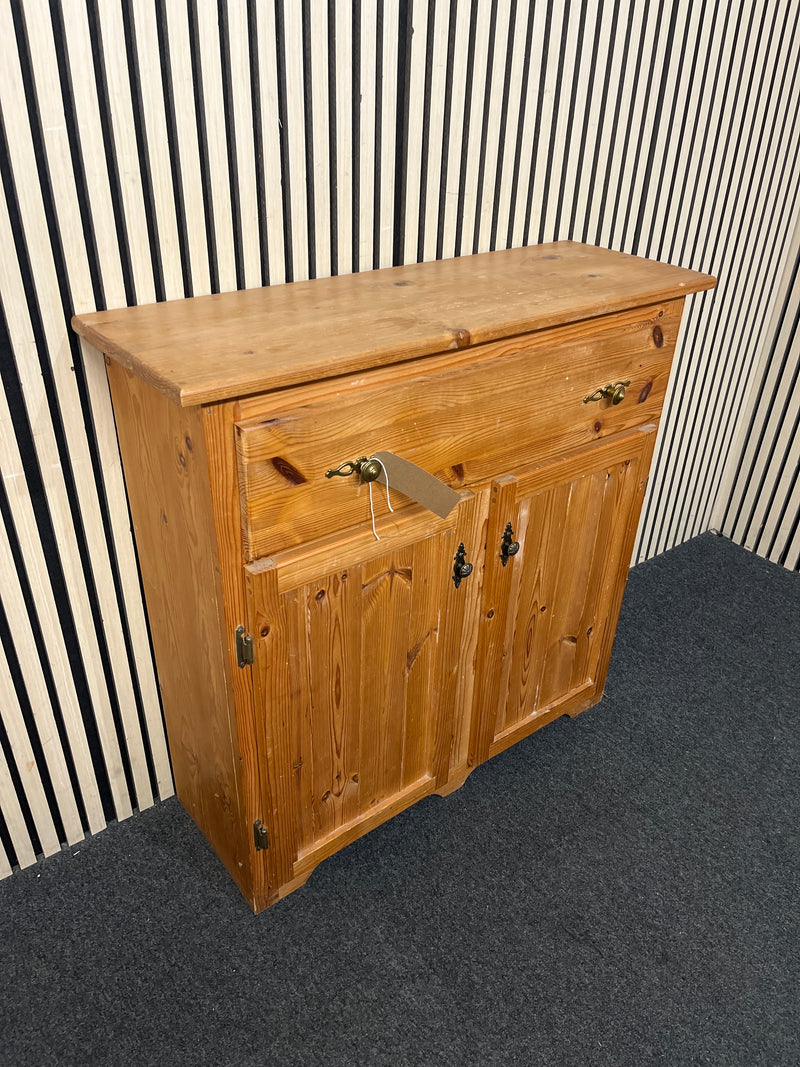Rustic pine storage unit with top drawer and two doors. (H 90 x W 61 x D 31 cm)   44588