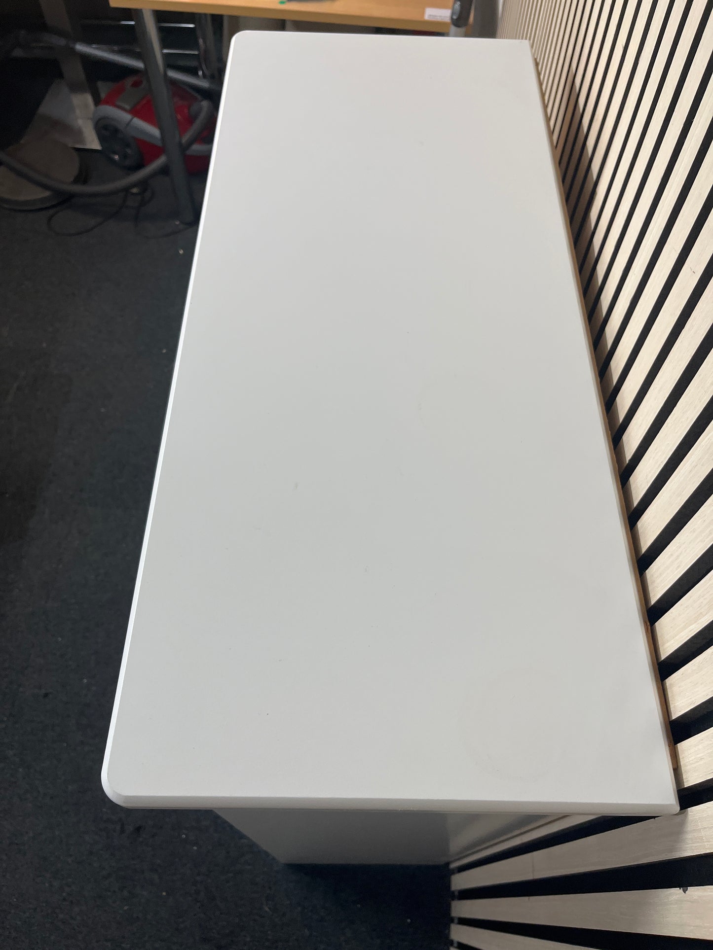 Tall white laminate open bookcase (H 124 x W 85 x D 36 cm) 3126
