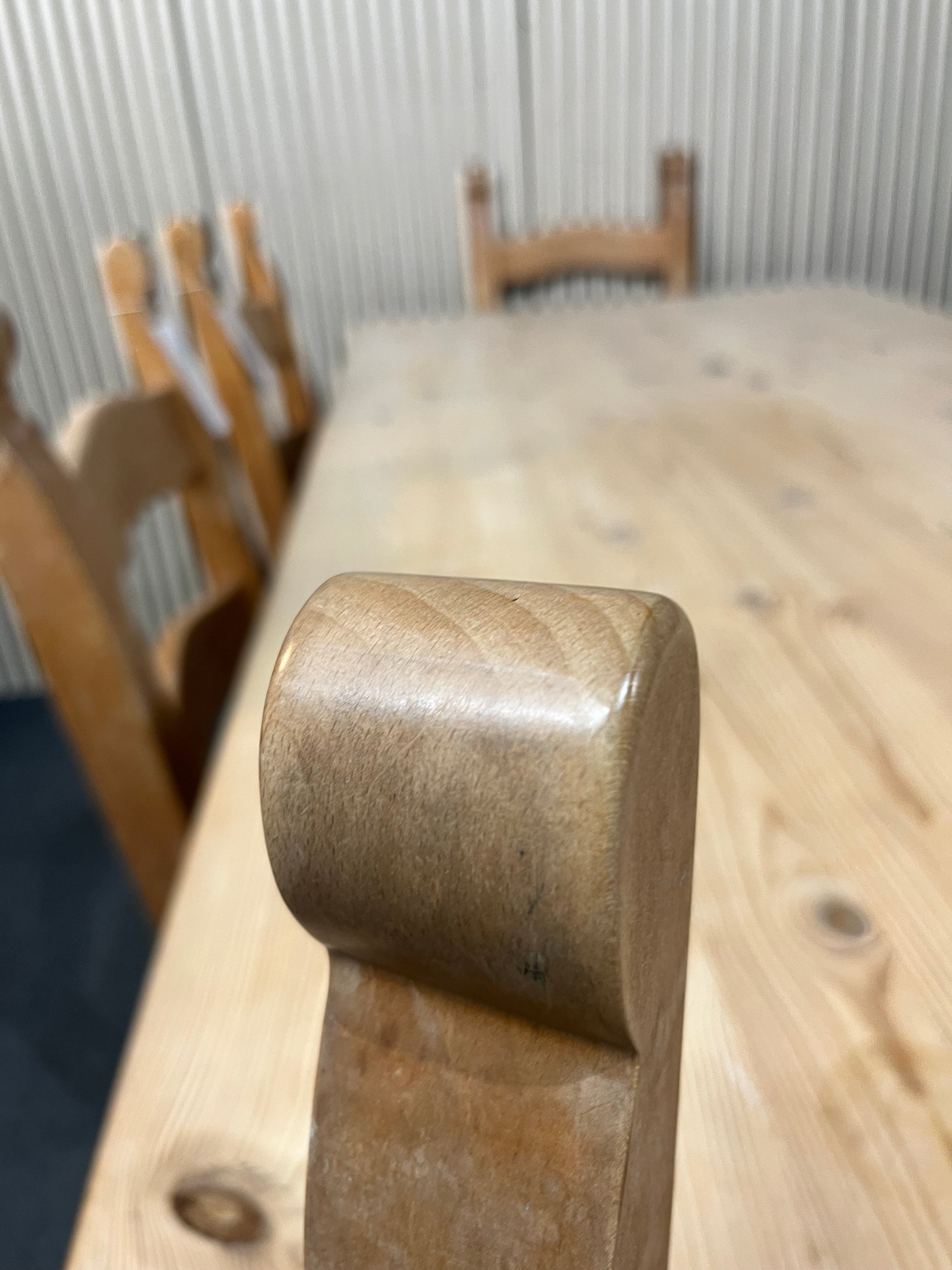 Solid pine large rectangular farmhouse table with 6 no. chairs (W 180 x D 90 cm) 3126