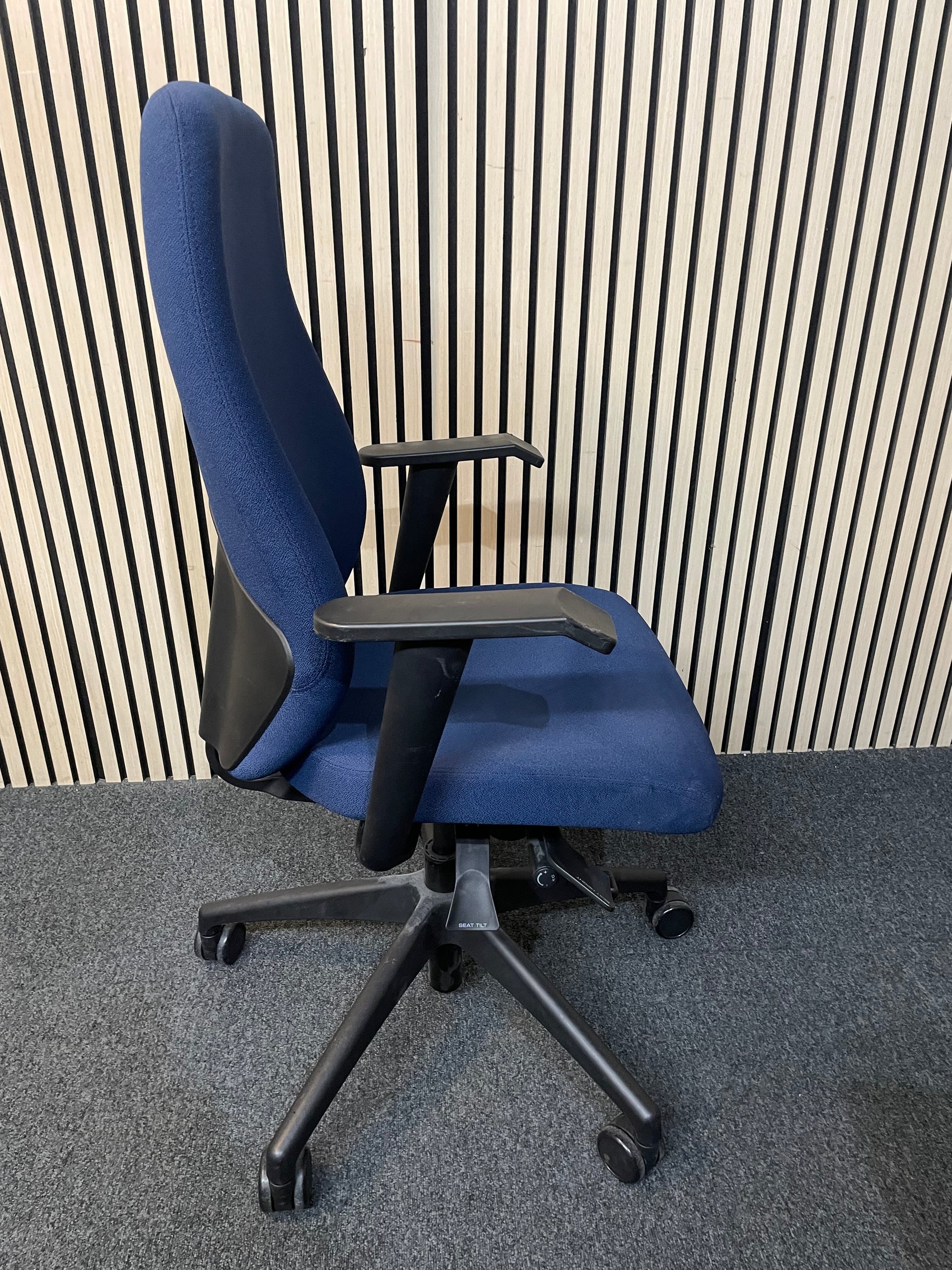 Verco PRf21 navy fabric swivel chair with arms   3425