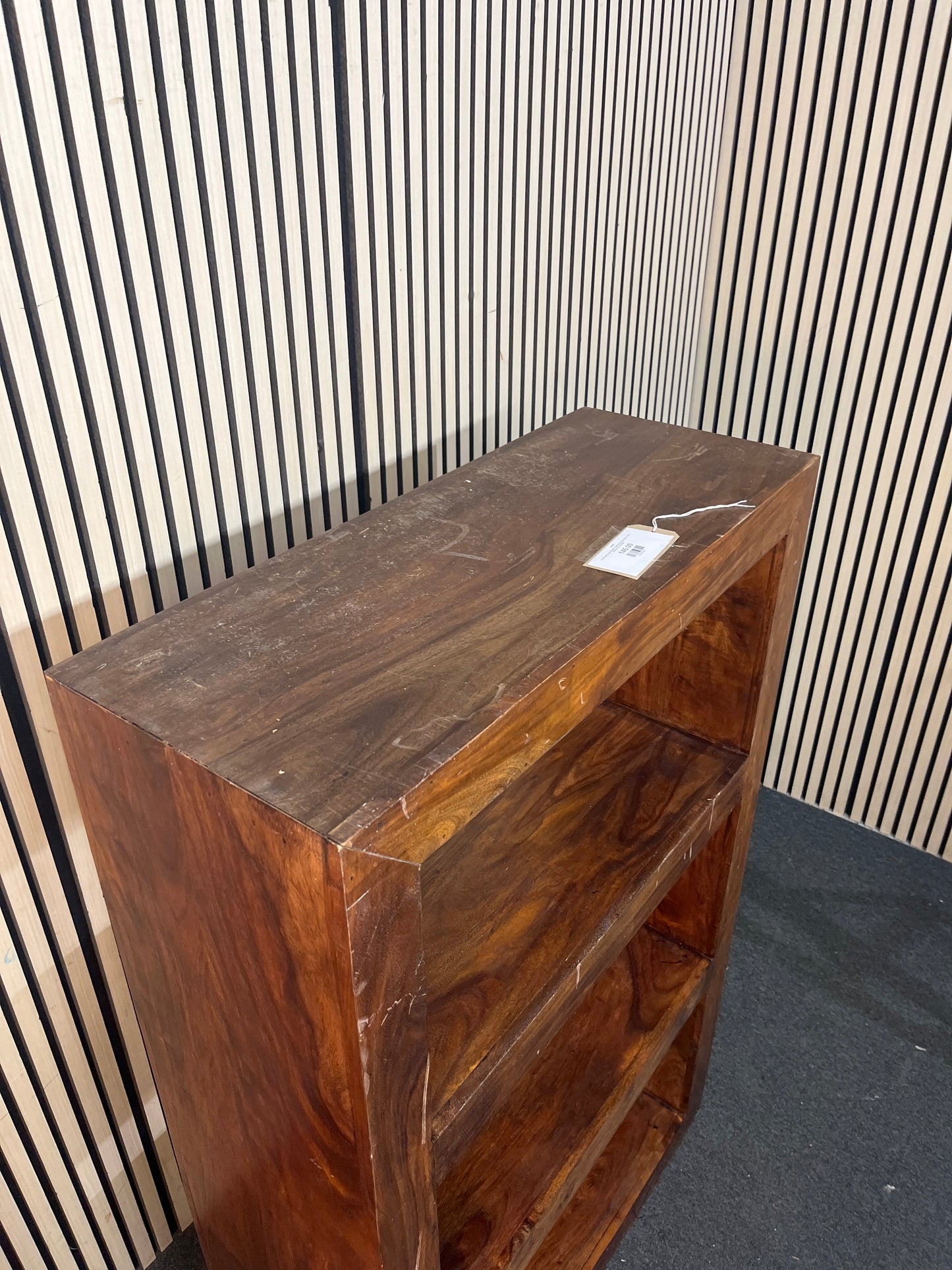 Large dark wood stained 3 shelf open bookcase (H 138 x W 89 x D 36 cm) 2226