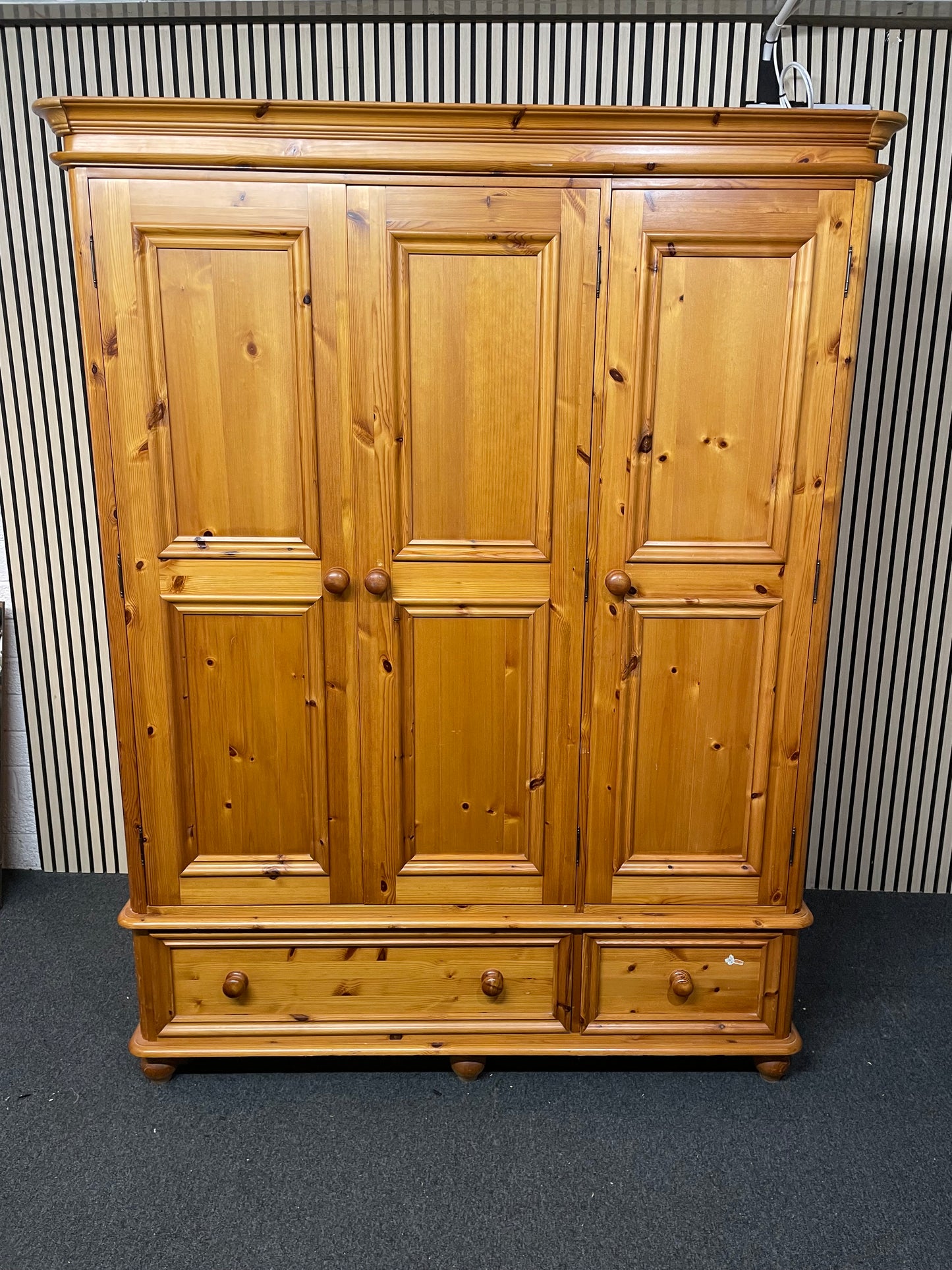 Ornate solid pine, three-door, two-drawer, tall wardrobe (H 198 x W 150 x D 54 cm) 1226