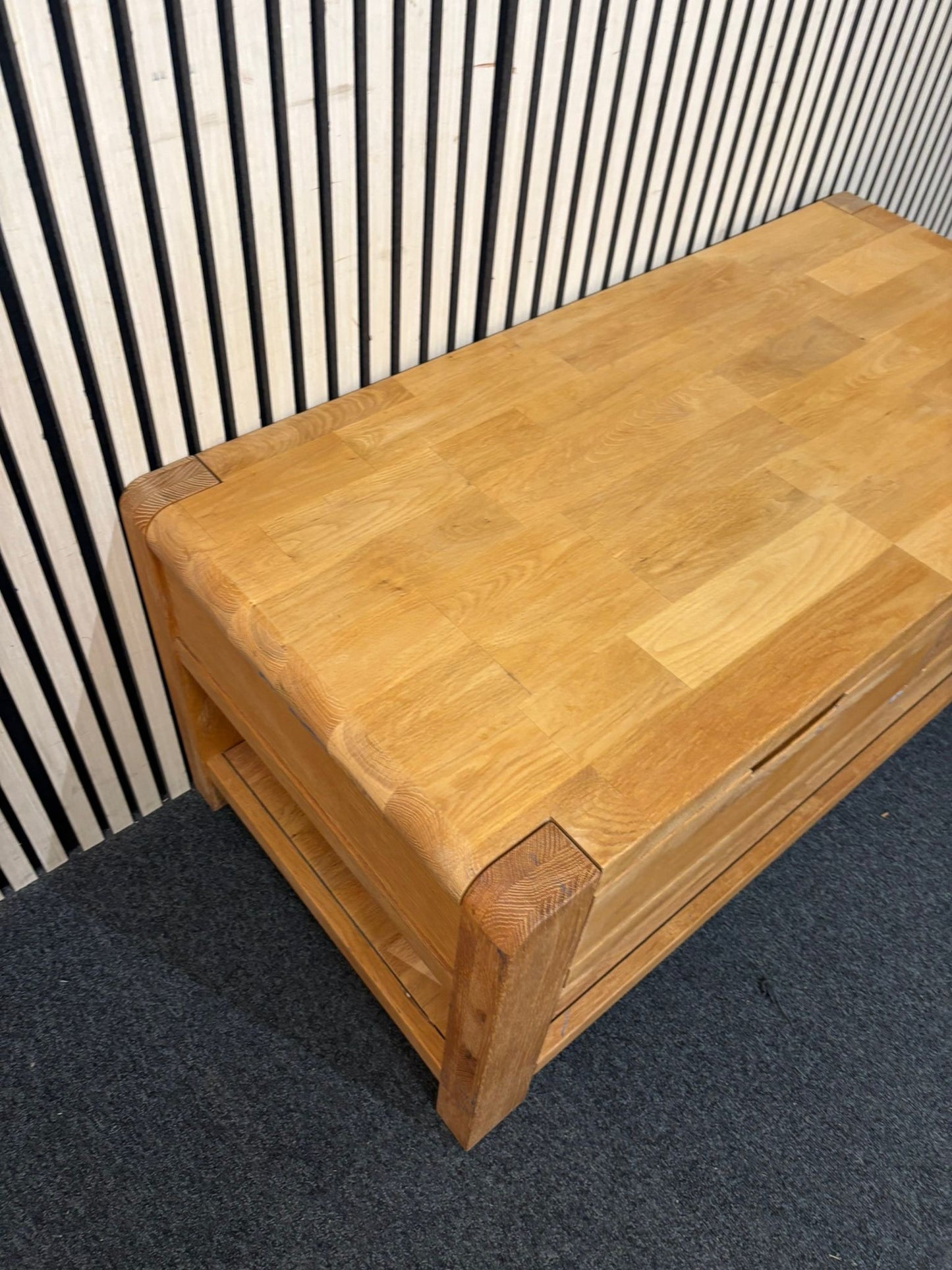 Solid oak 2 drawer low coffee table (H 50 x W 112 x D 55 cm) 2226