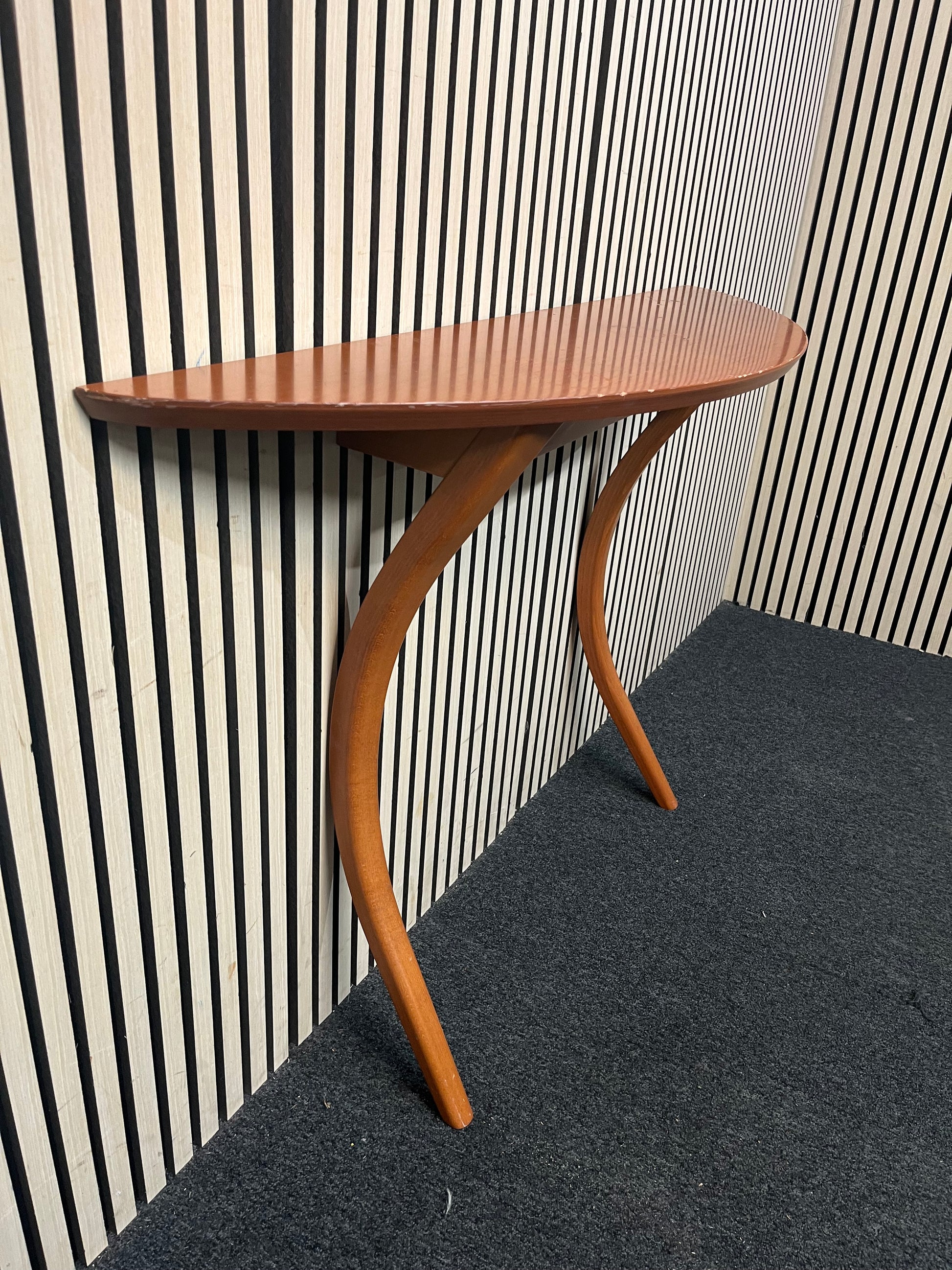 Stained pine 2 legged console table (H 84 x W 125 x D 33 cm) 43764