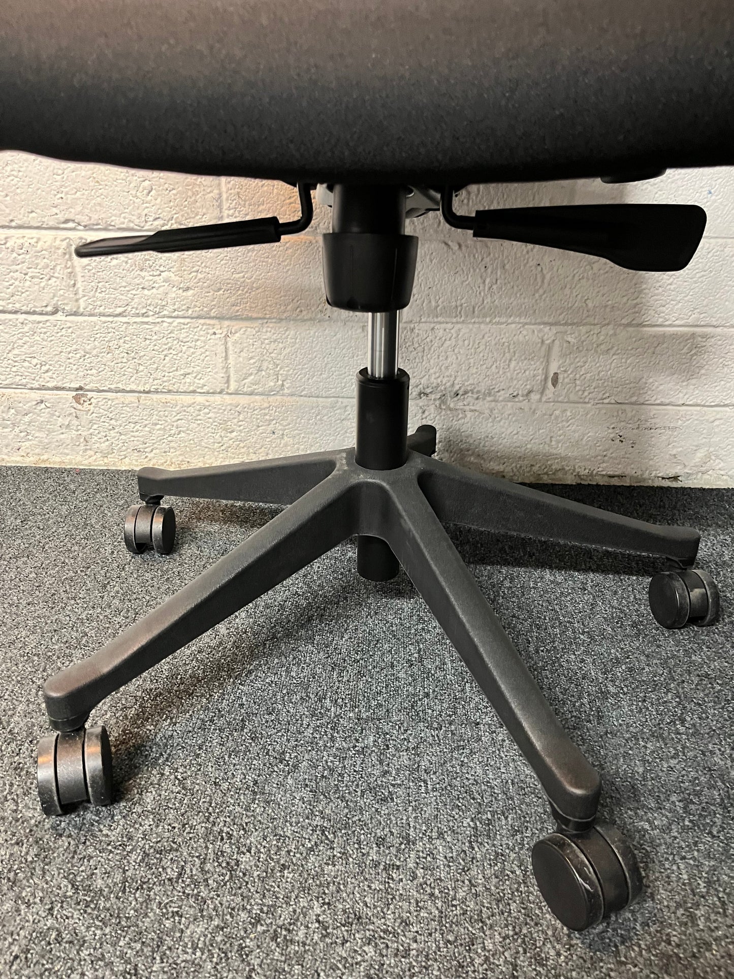 SECONHAND Black fabric seat, black mesh back swivel chair with multifunction and height adjustable arms. IN EXCELLENT CONDITION