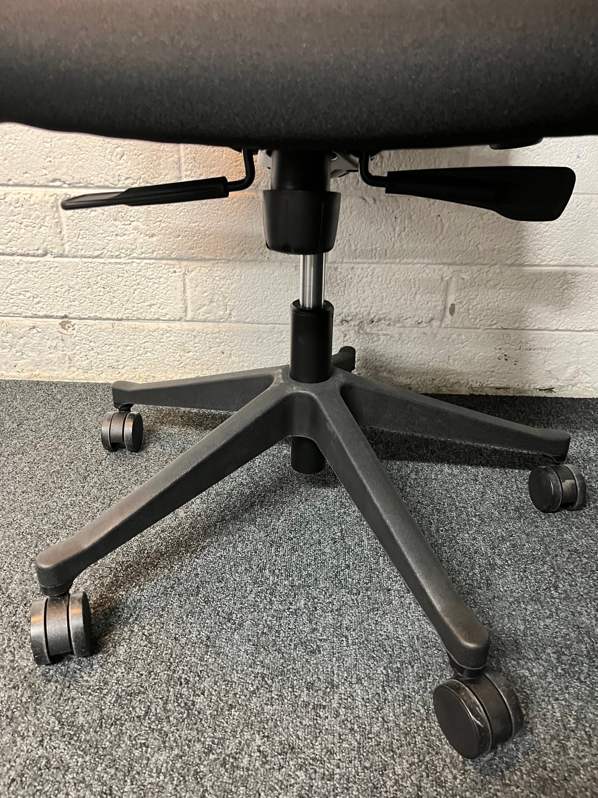 SECONHAND Black fabric seat, black mesh back swivel chair with multifunction and height adjustable arms. IN EXCELLENT CONDITION