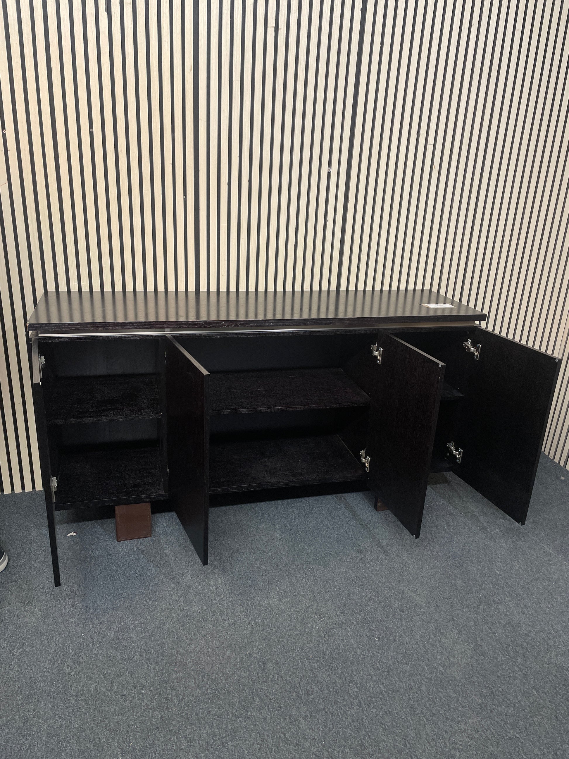 Large dark wood stained 4 door sideboard (H 87 x W 160 x D 45 cm) 3126