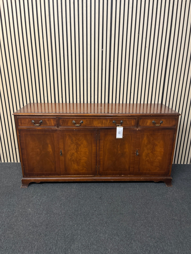 Inlaid mahogany four door three drawer mahogany sideboard (H 77 x W 154 x D 47 cm)  44561