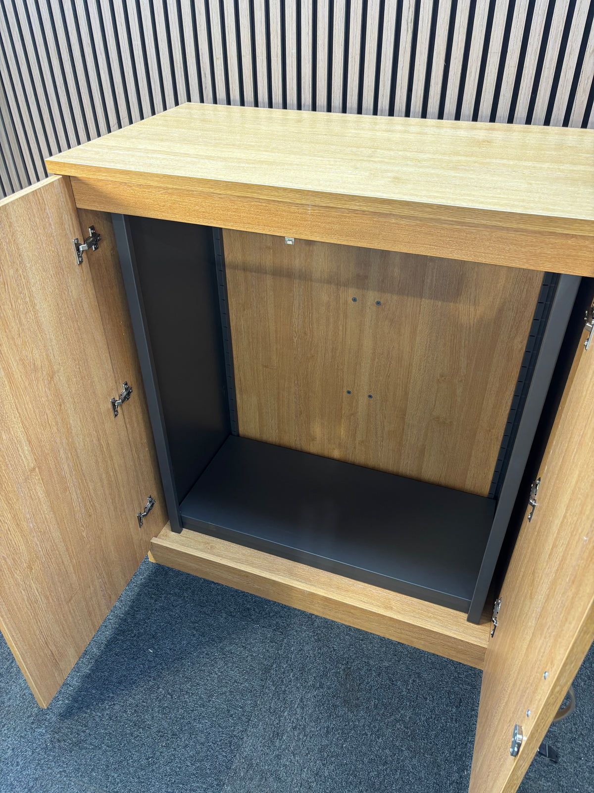Medium 2 door oak laminate storage unit with internal metal shelves and handles. 120Hx102Wx55D  J3920