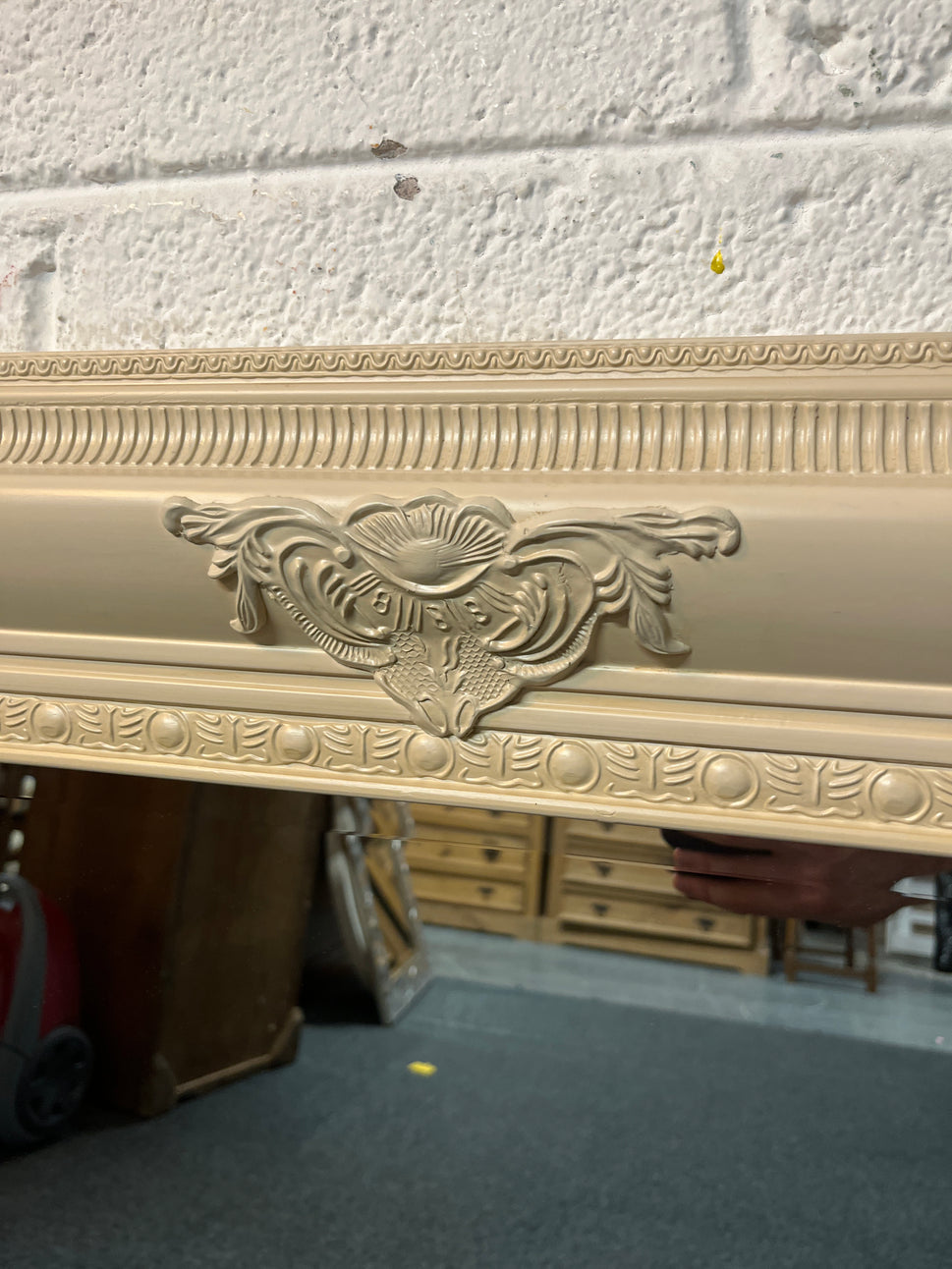 Cream landscape mirror with ornate details (117 x 87 cm) 4325