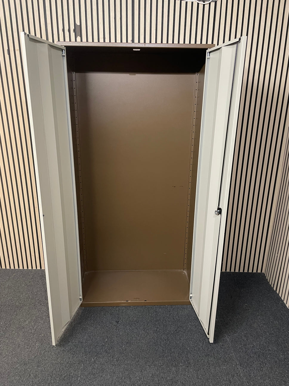 2 door coffee and cream metal storage unit (no key) (H 180 x W 90 x D 42 cm)