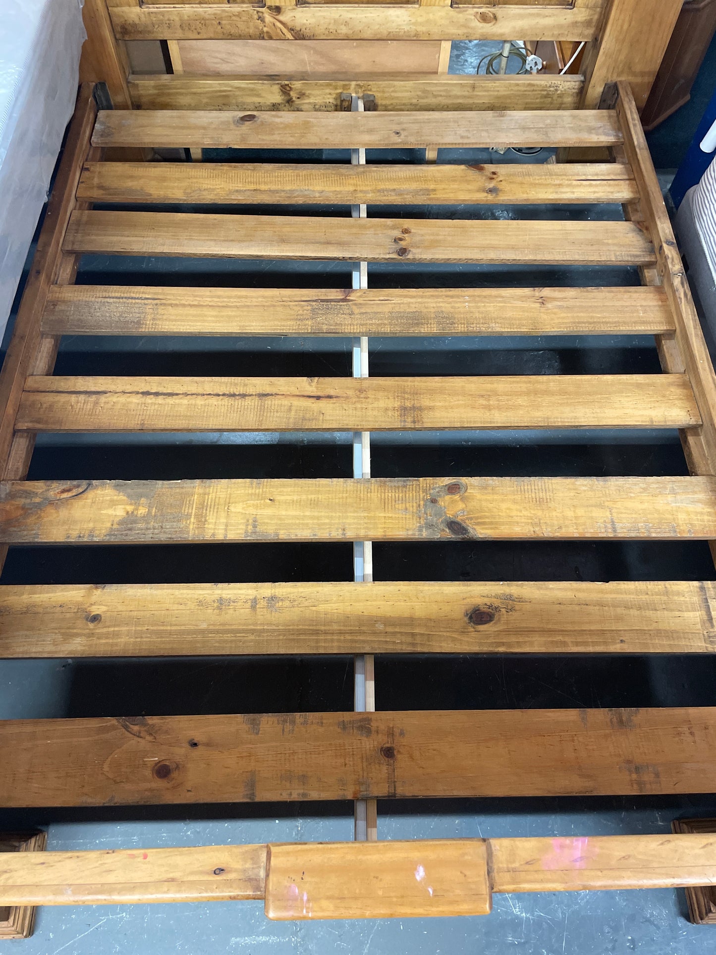 5ft solid dark stained pine high-end bed frame  1126